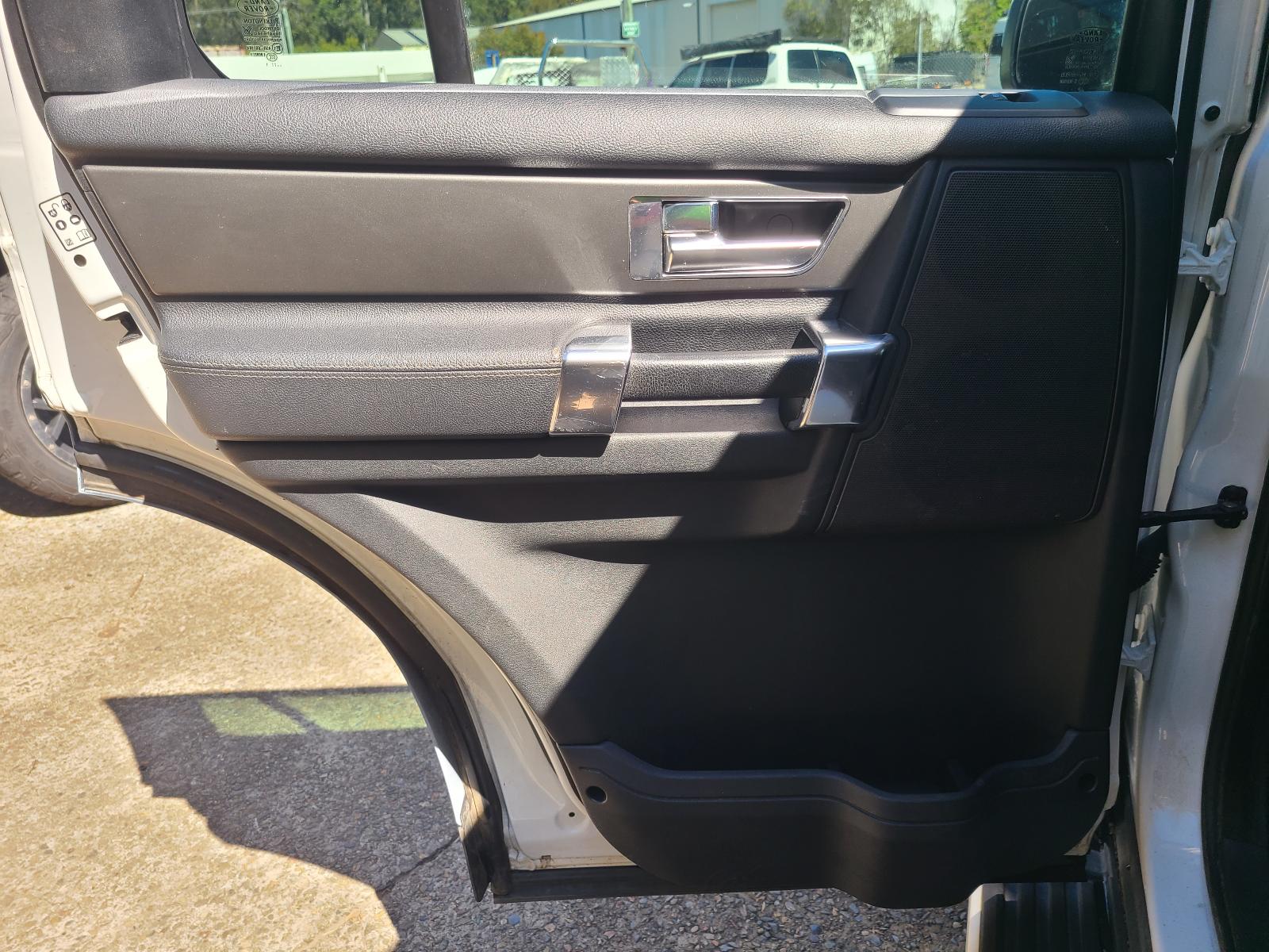 View Land Rover Discovery 2011 4 Door Station Wagon