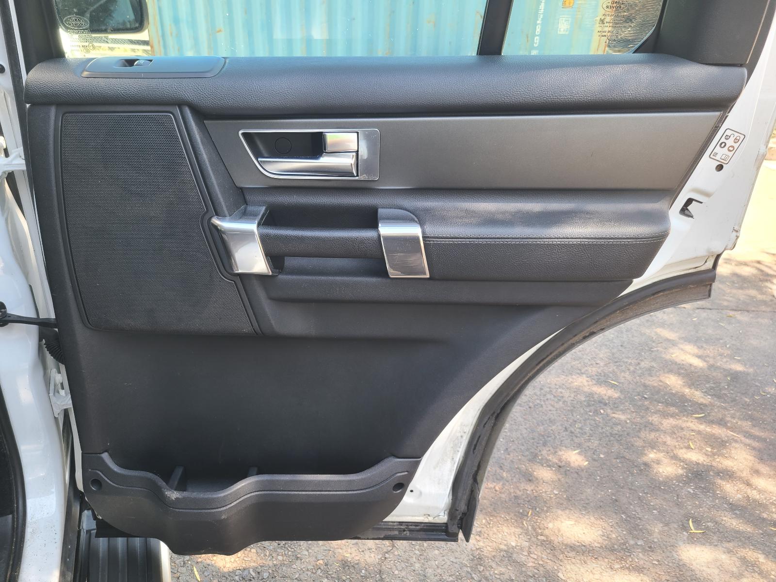 View Land Rover Discovery 2011 4 Door Station Wagon