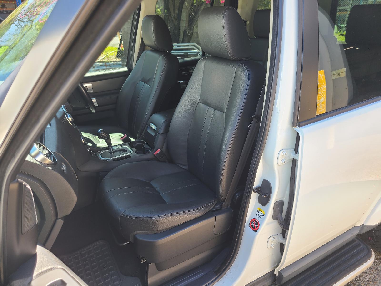 View Land Rover Discovery 2011 4 Door Station Wagon