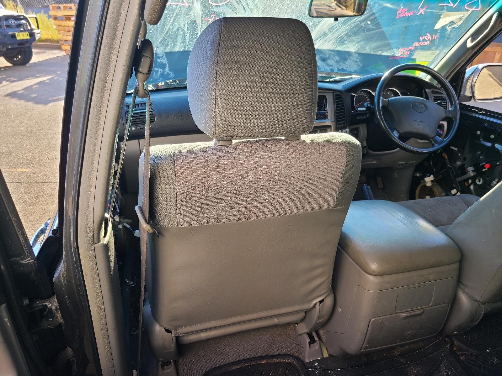 View Toyota Landcruiser 2004 4 Door Station Wagon