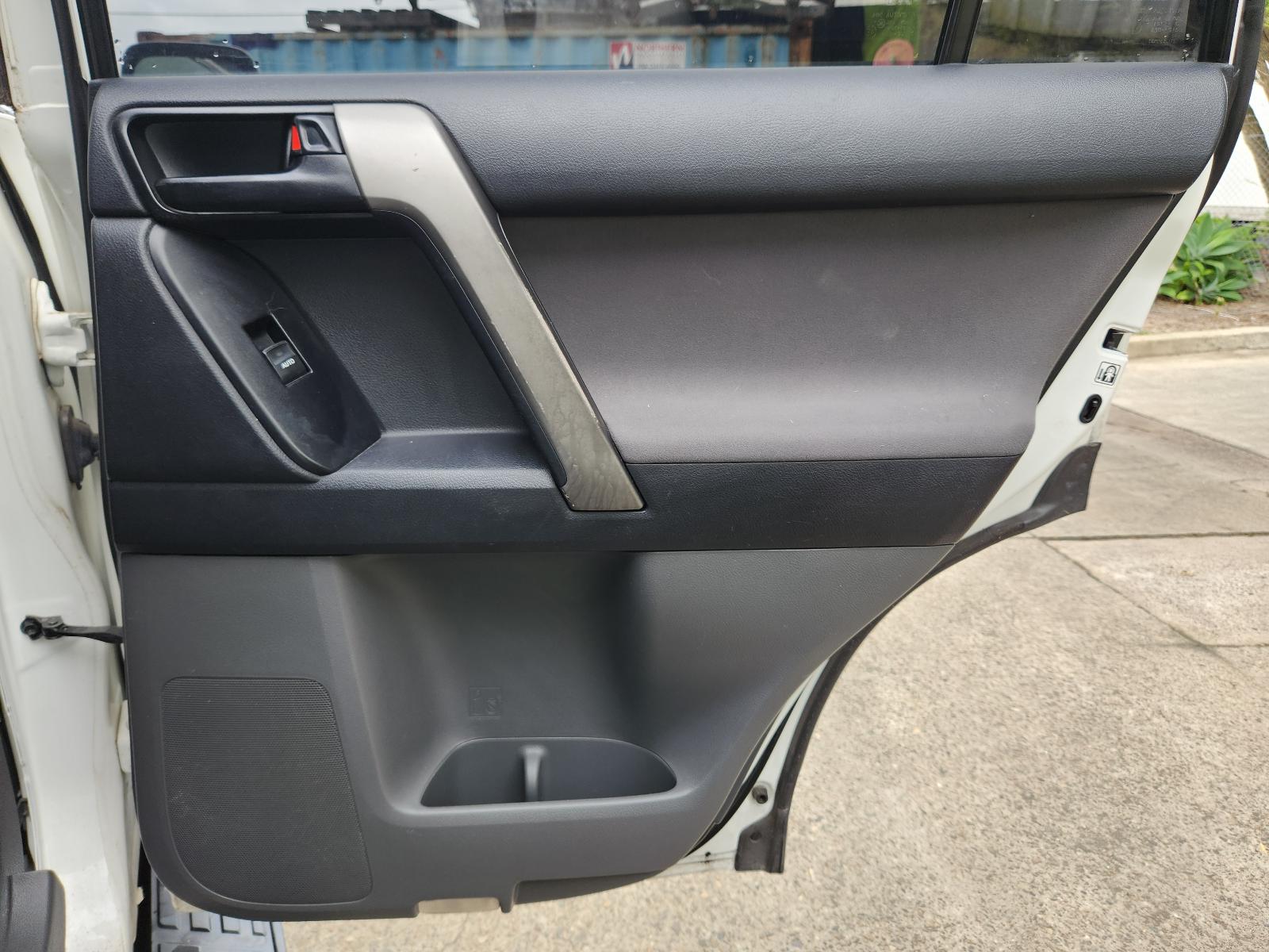 View Toyota Prado 2012  