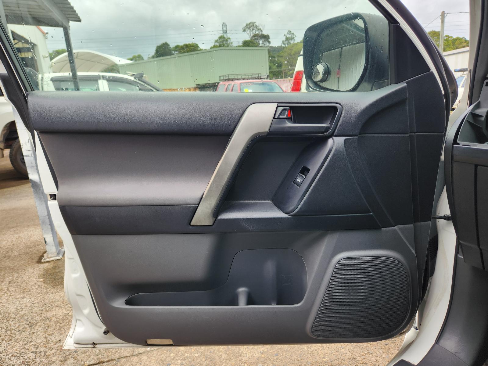 View Toyota Prado 2012  