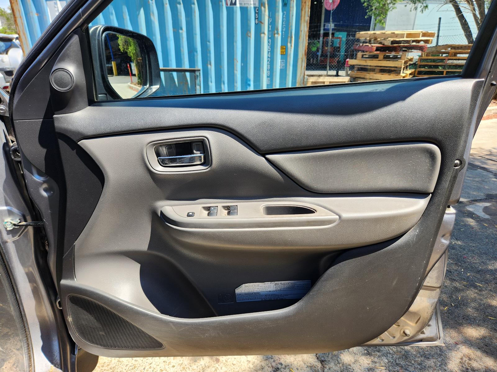 View Mitsubishi Triton 2017 4 Door Utility