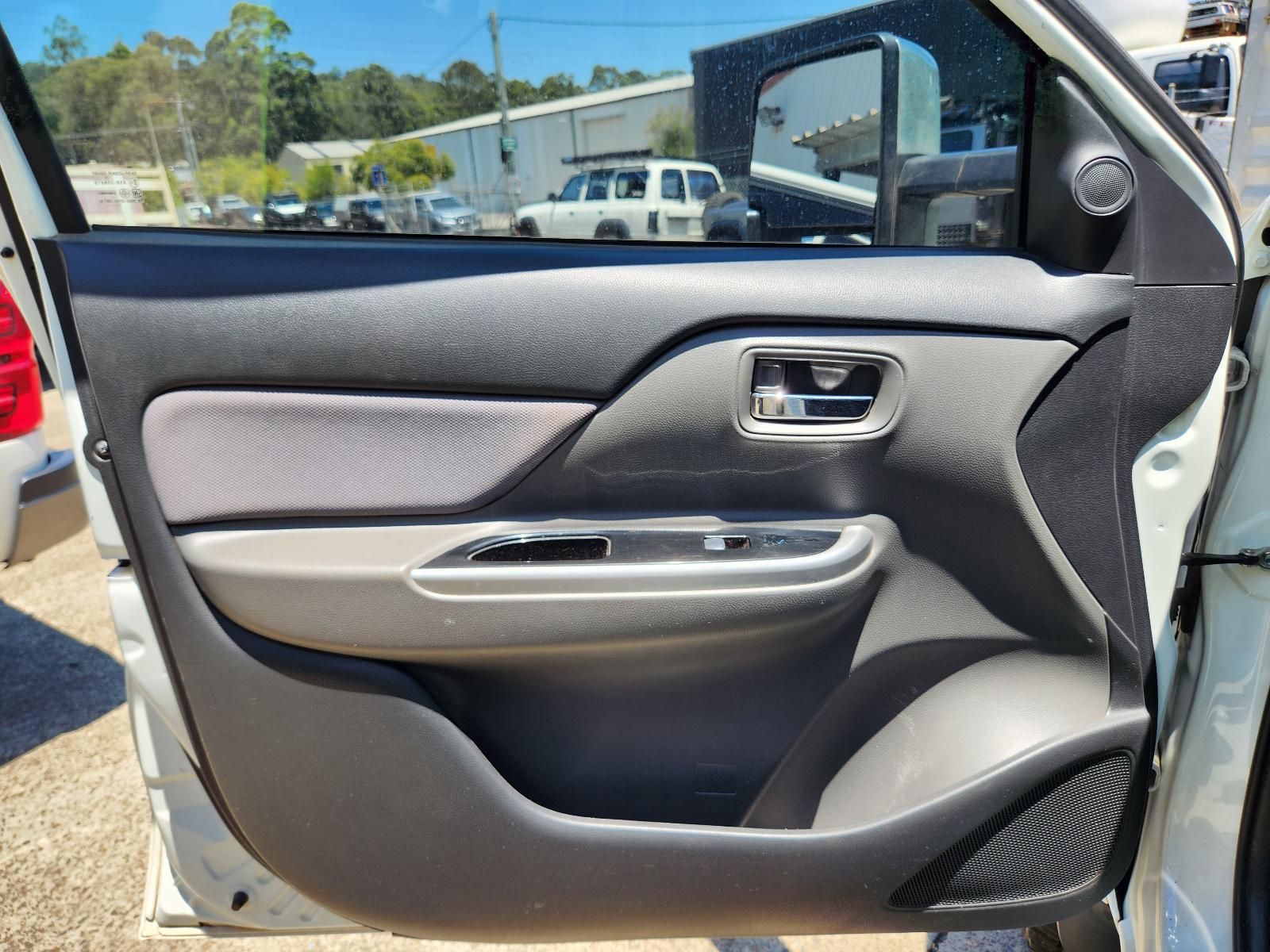 View Mitsubishi Triton 2017 4 Door Utility