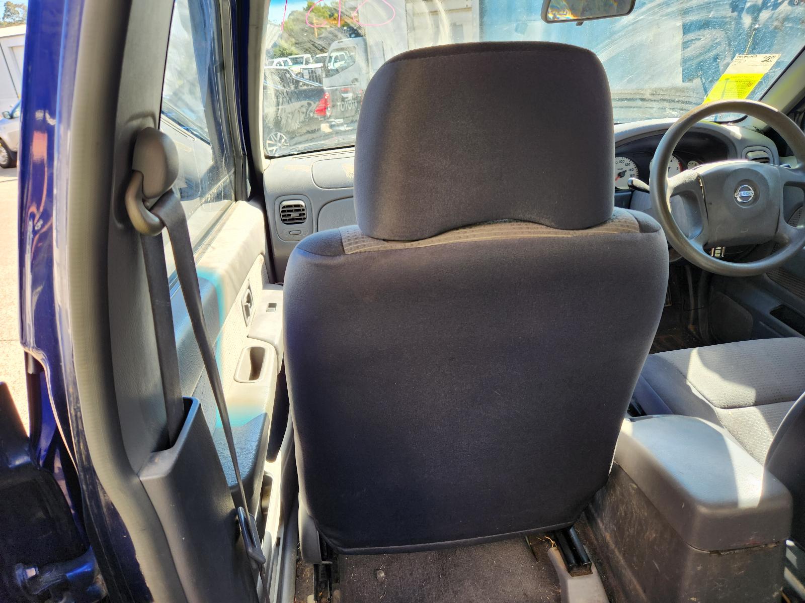 View Nissan Navara 2004  
