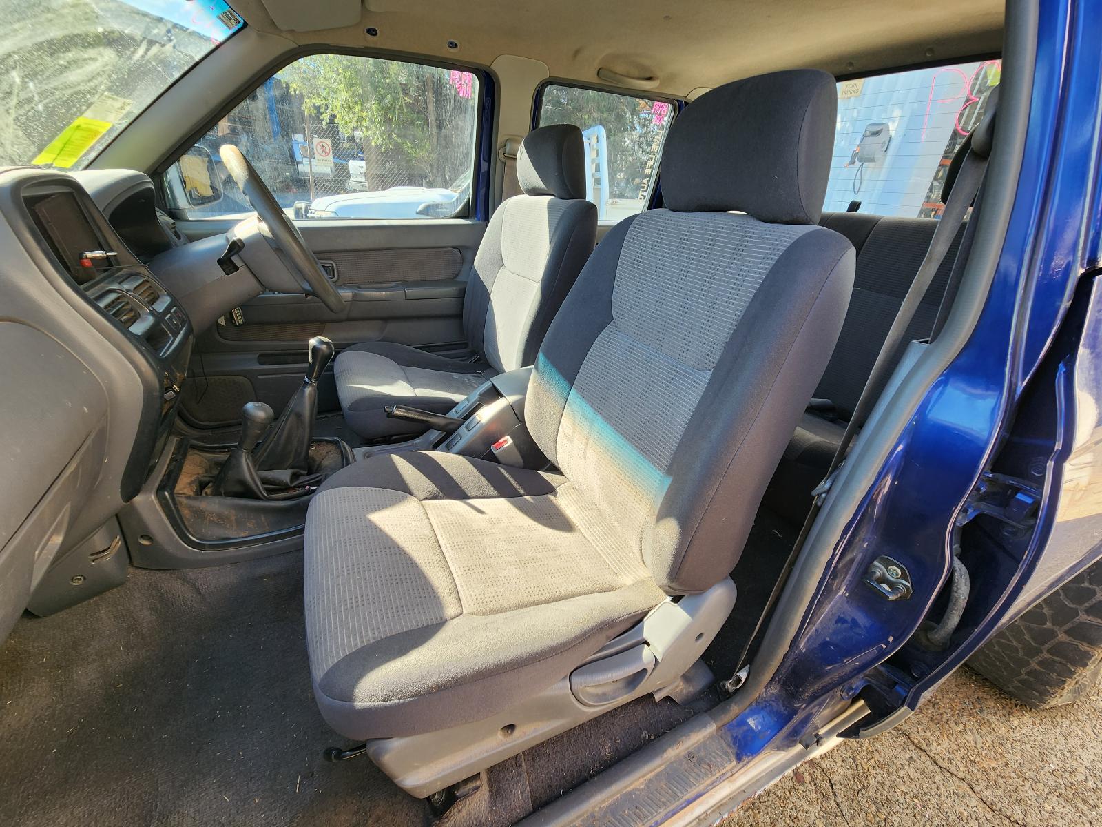 View Nissan Navara 2004  