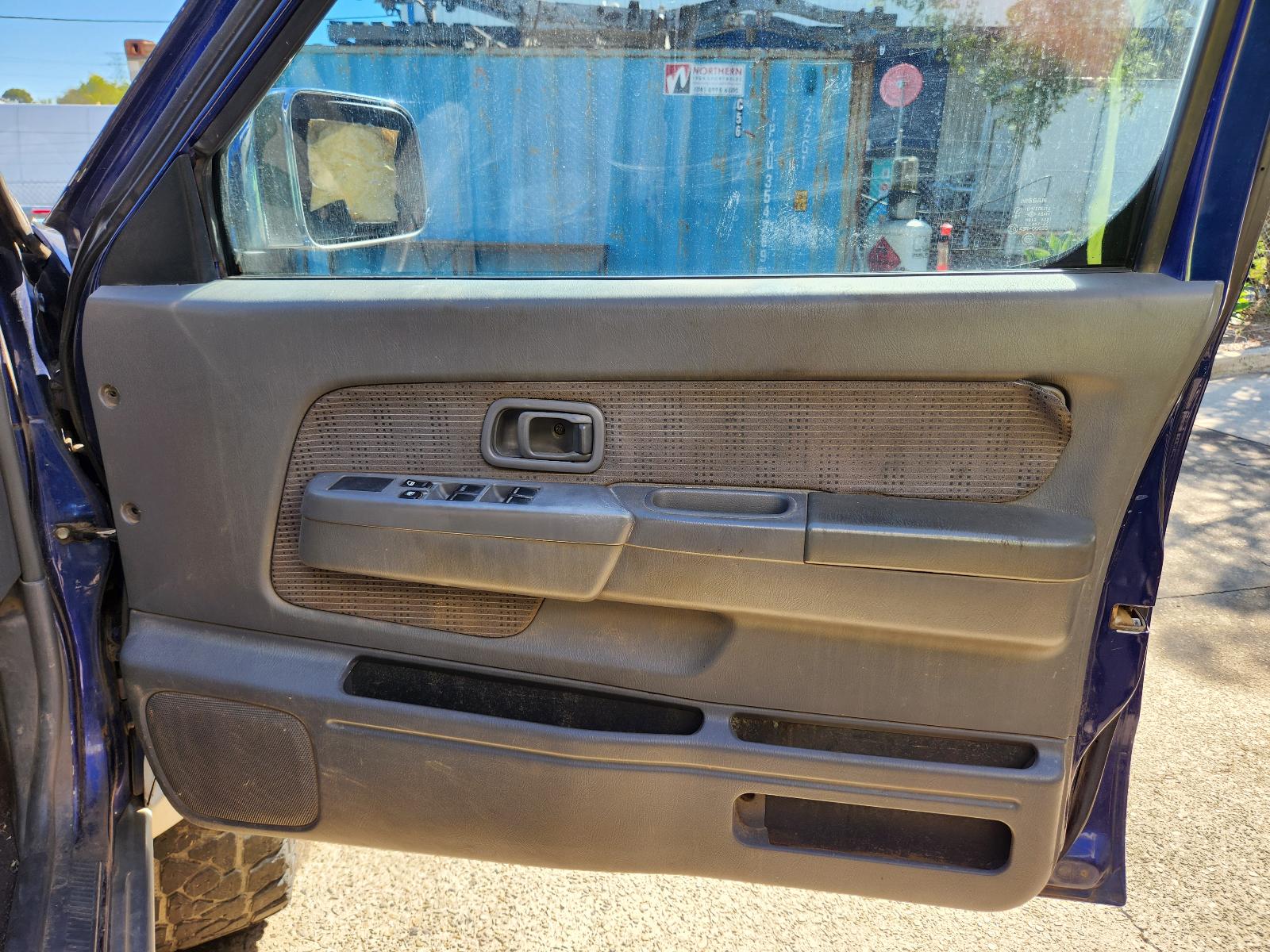 View Nissan Navara 2004  