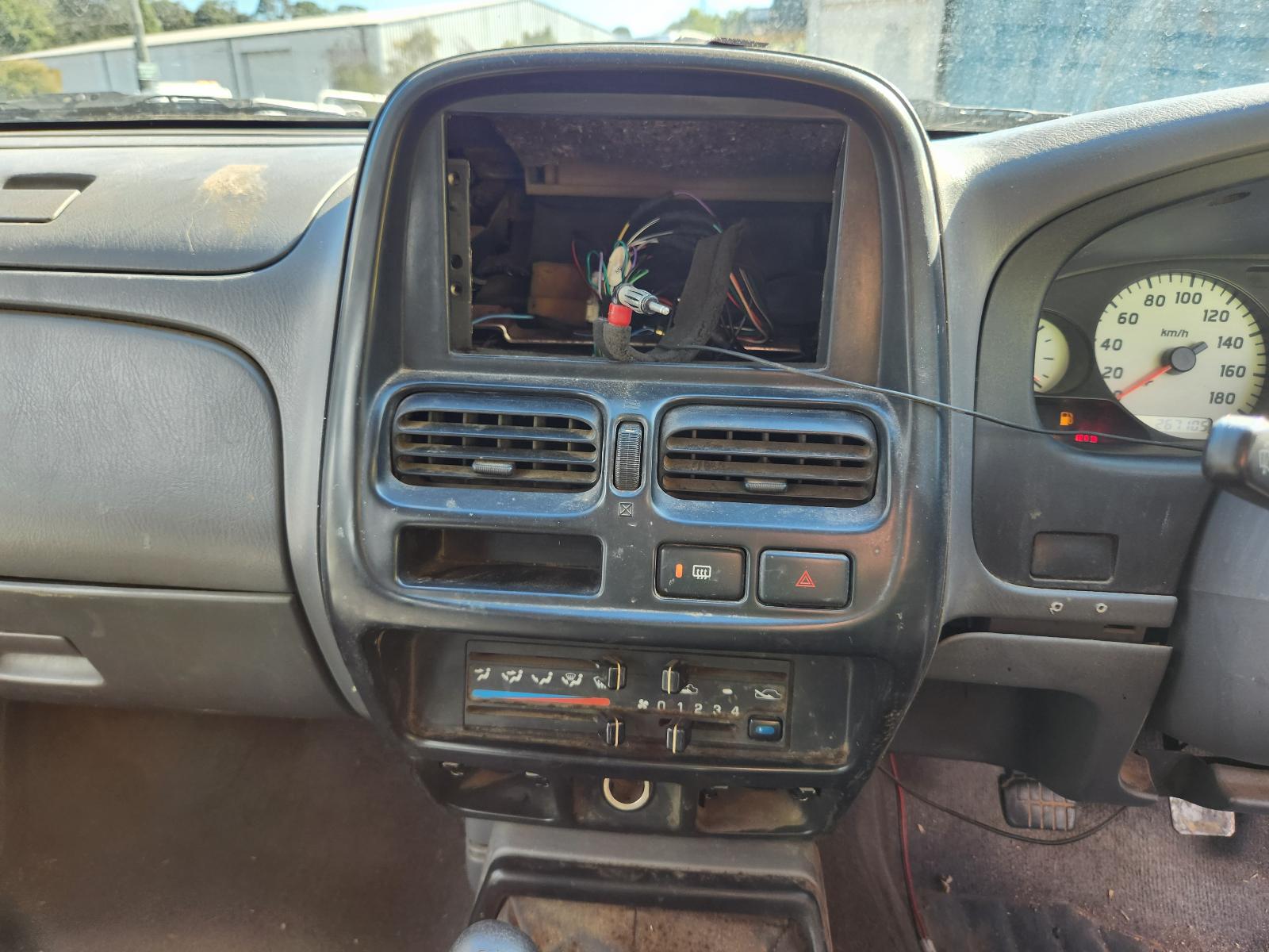 View Nissan Navara 2004  