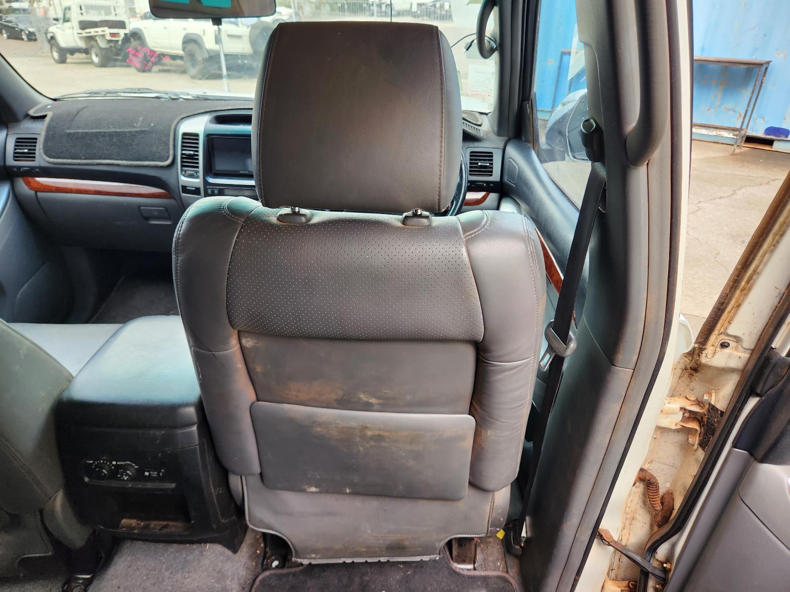 View Toyota Prado 2004  