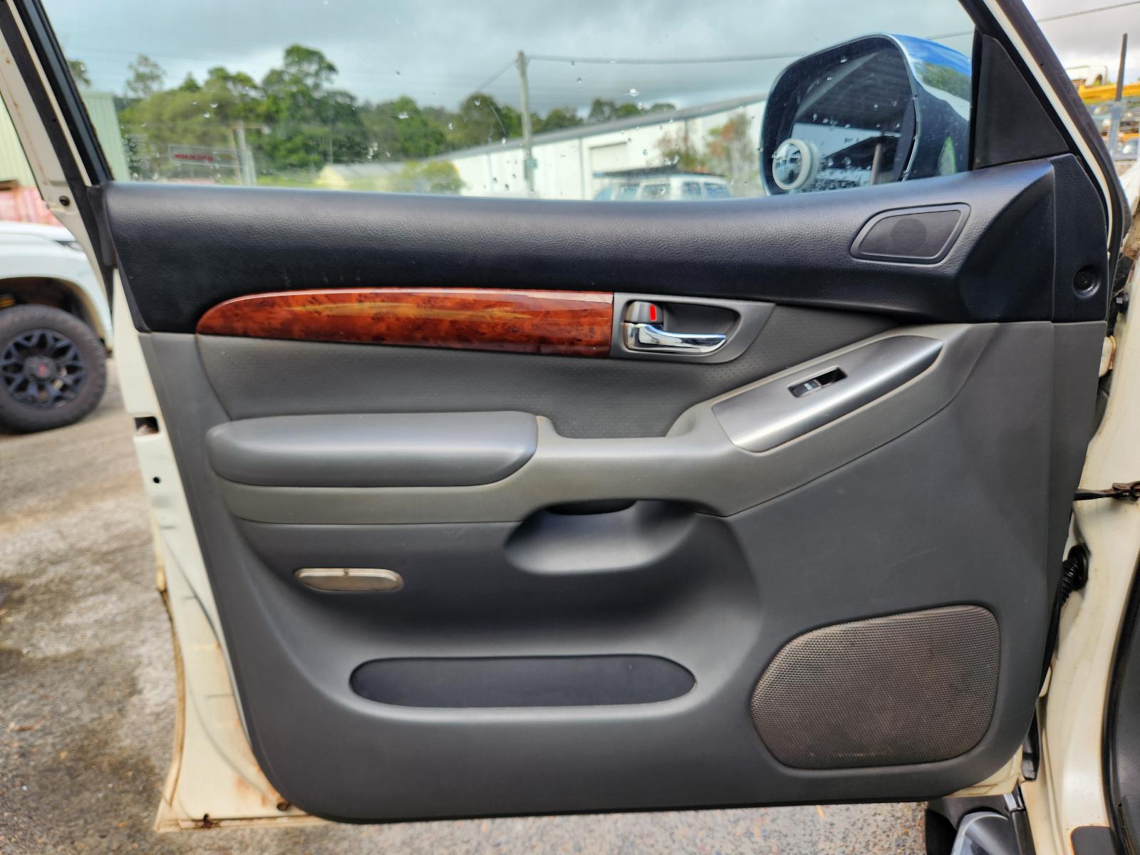 View Toyota Prado 2004  