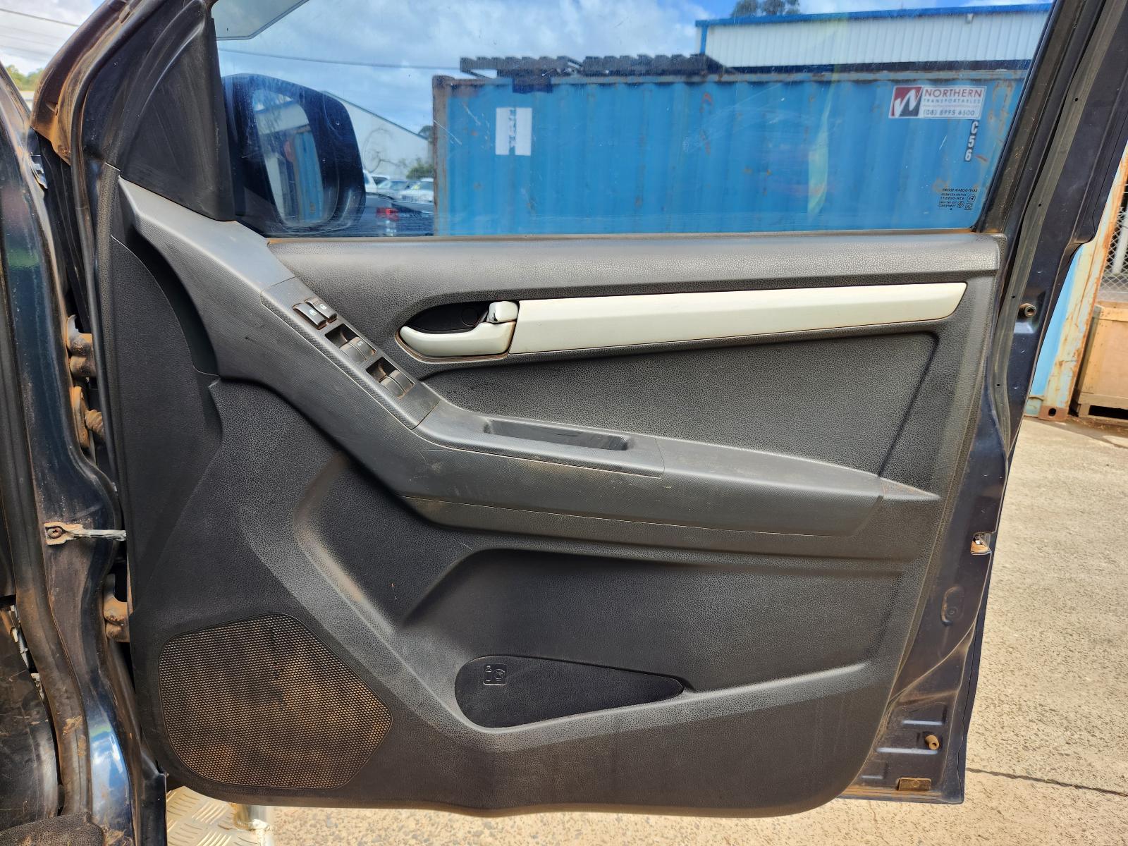 Isuzu Dmax 2014 4 Door Utility View Isuzu Dmax 2014 4 Door Utility