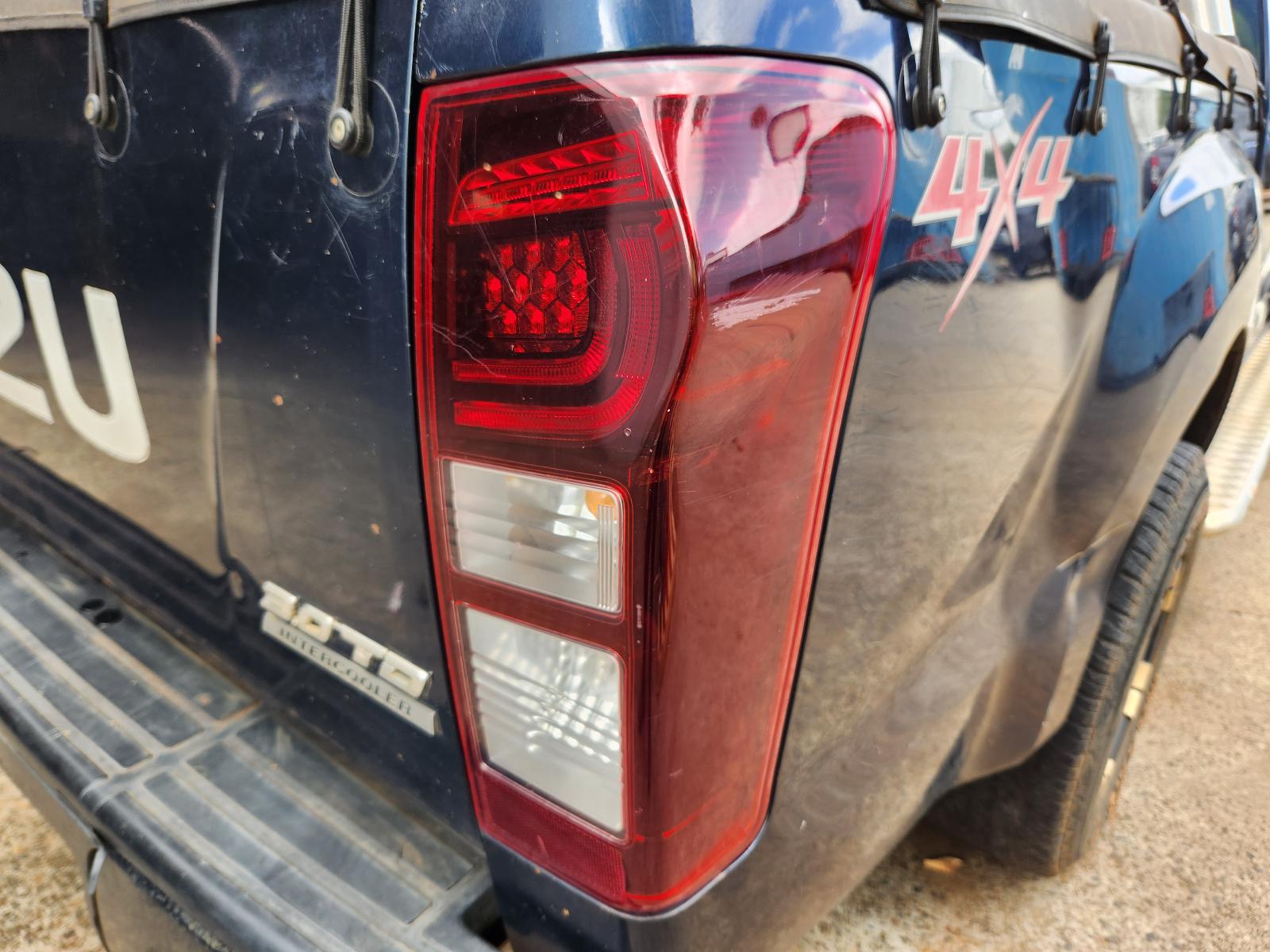 Isuzu Dmax 2014 4 Door Utility View Isuzu Dmax 2014 4 Door Utility