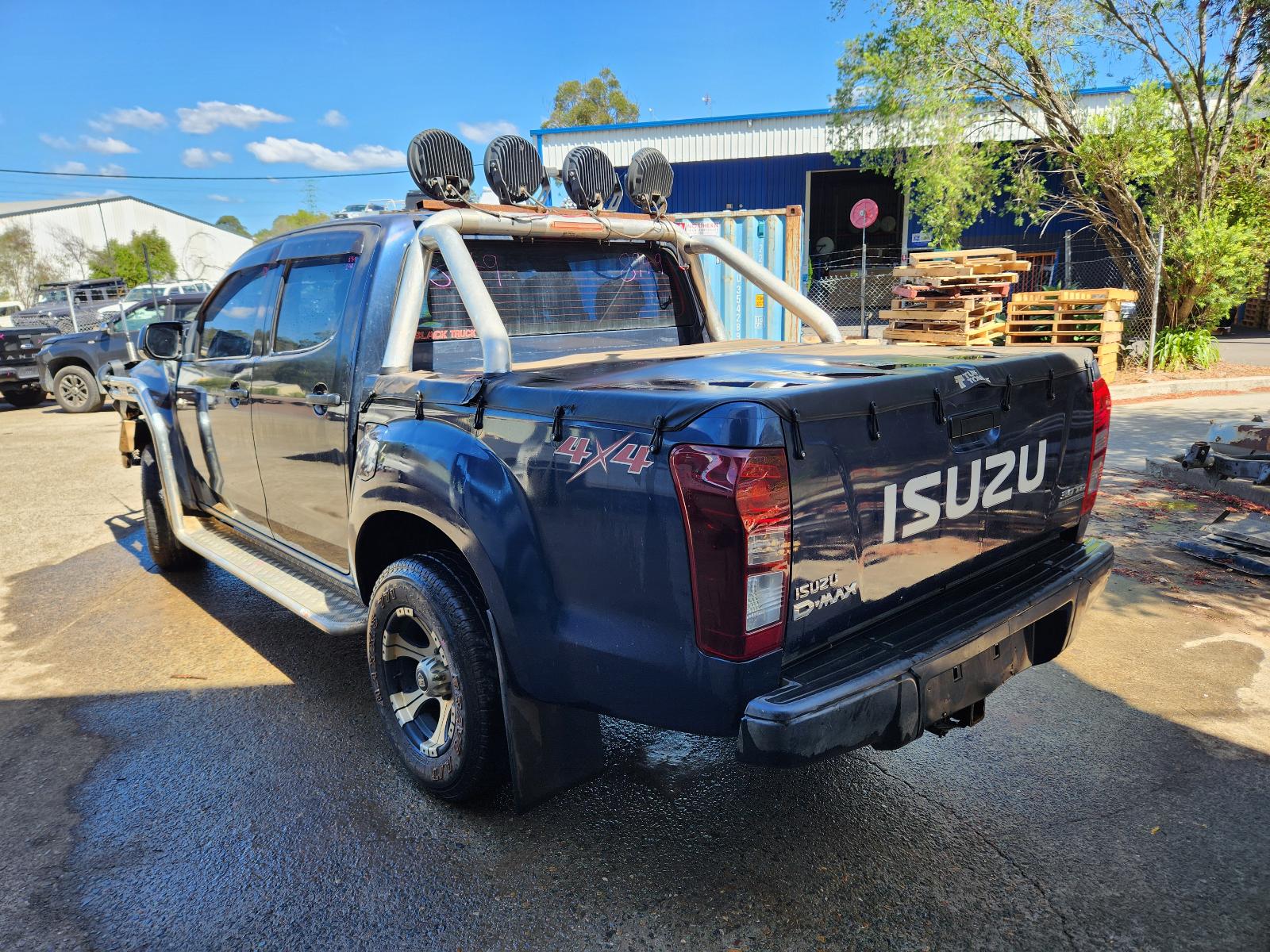Isuzu Dmax 2014 4 Door Utility View Isuzu Dmax 2014 4 Door Utility