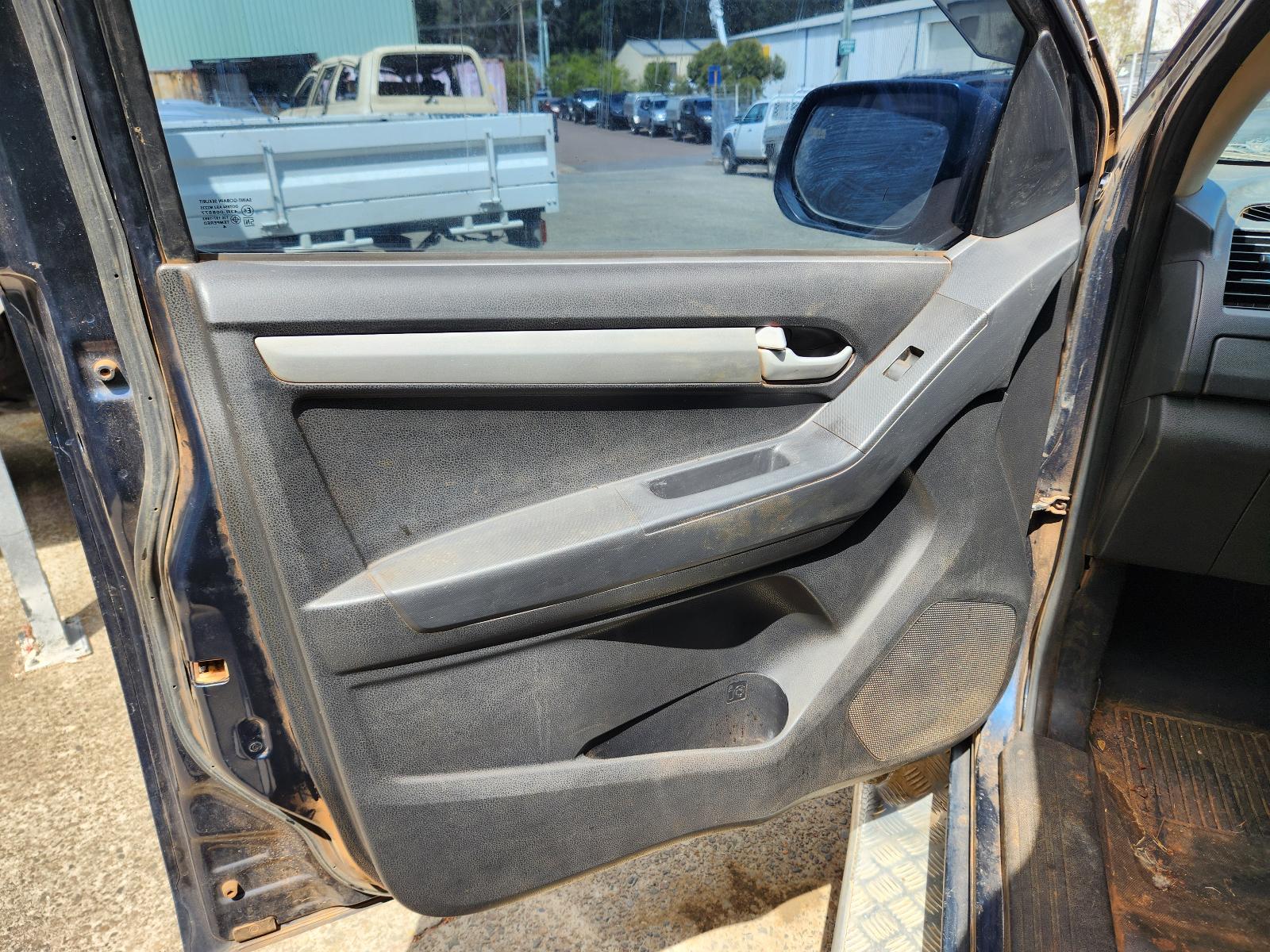 Isuzu Dmax 2014 4 Door Utility View Isuzu Dmax 2014 4 Door Utility