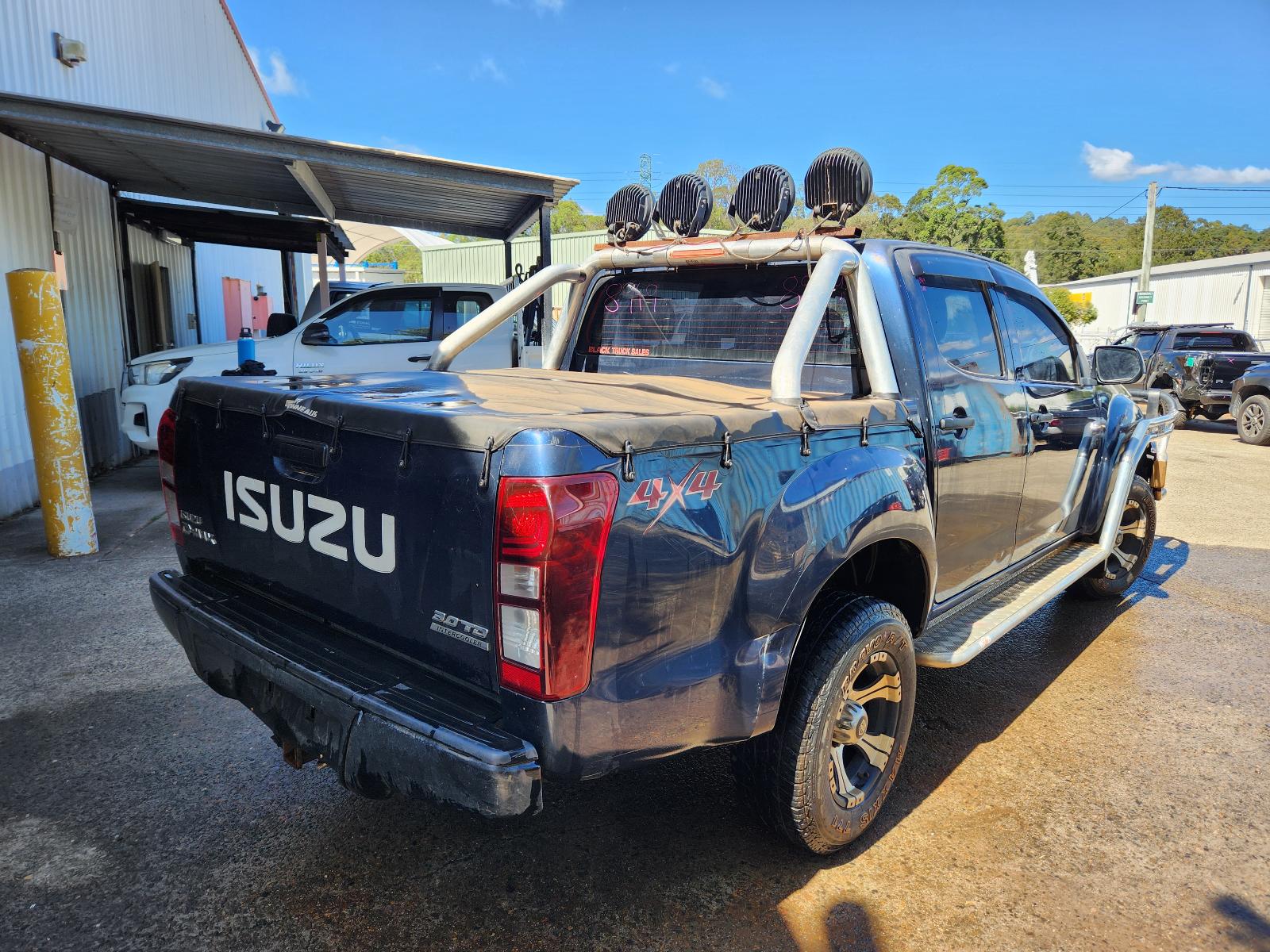 Isuzu Dmax 2014 4 Door Utility View Isuzu Dmax 2014 4 Door Utility