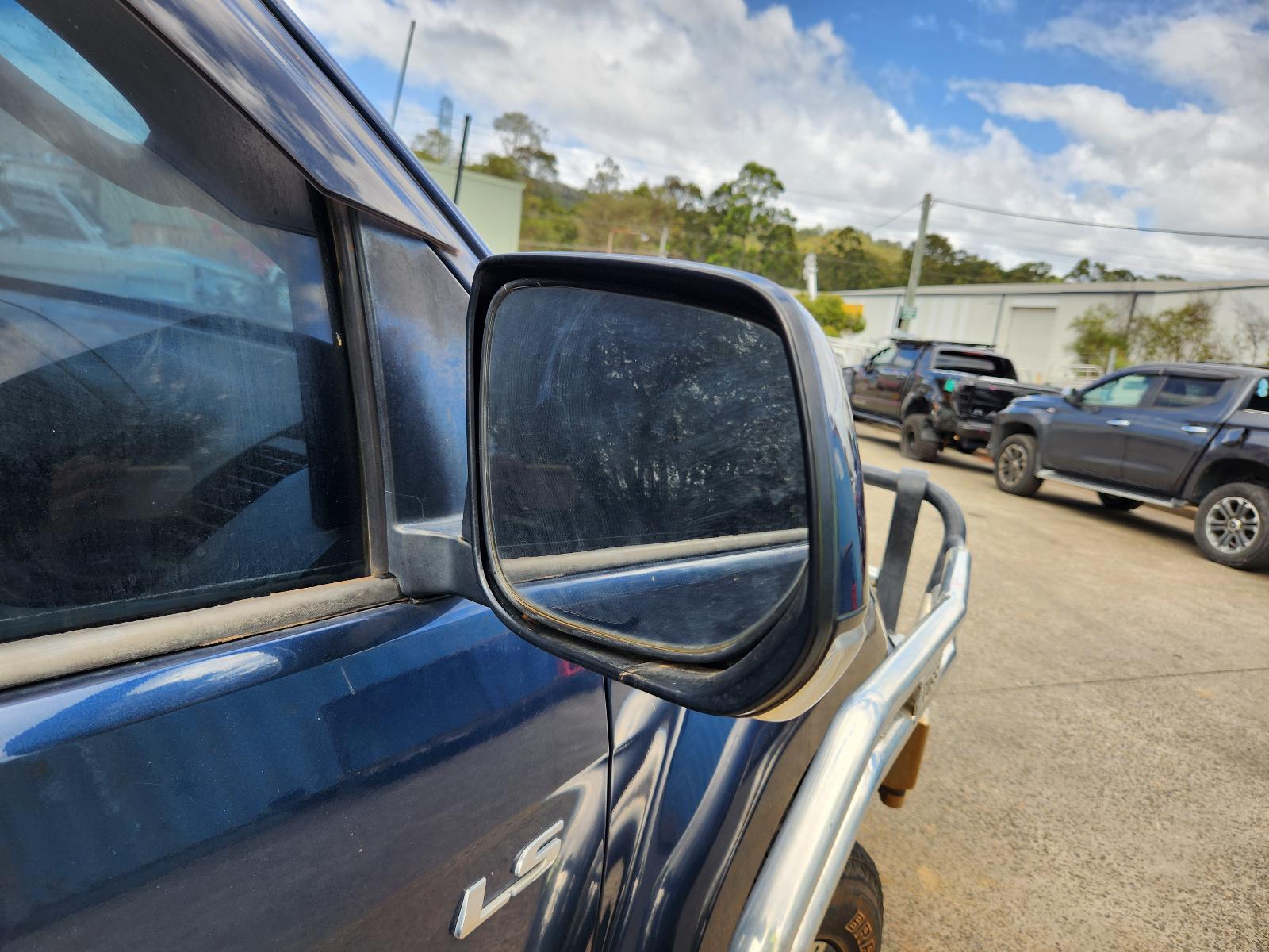 Isuzu Dmax 2014 4 Door Utility View Isuzu Dmax 2014 4 Door Utility