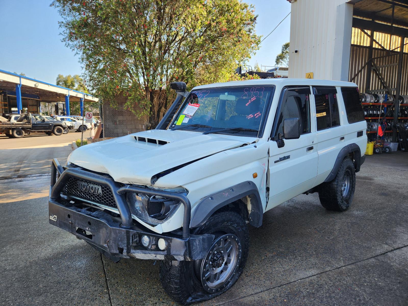 Image for a Toyota Landcruiser 2017 4 Door Station Wagon