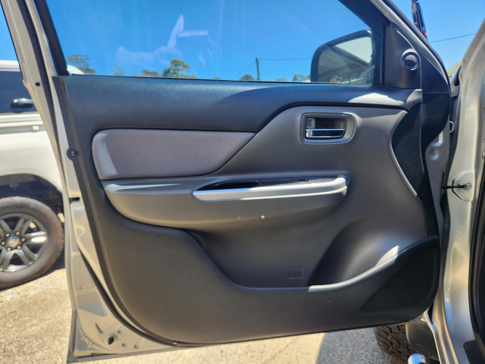 View Mitsubishi Triton 2016 4 Door Utility