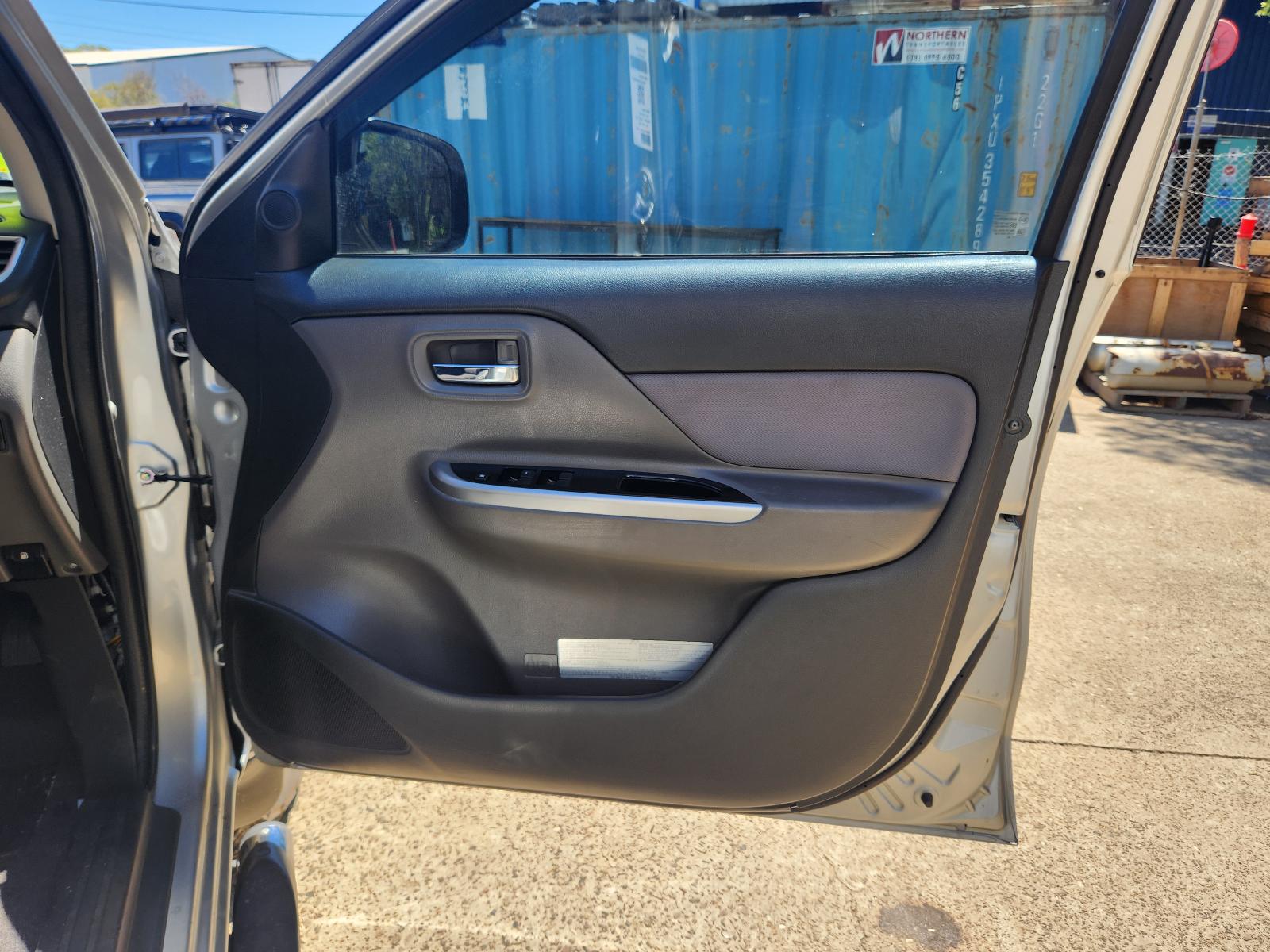 View Mitsubishi Triton 2016 4 Door Utility