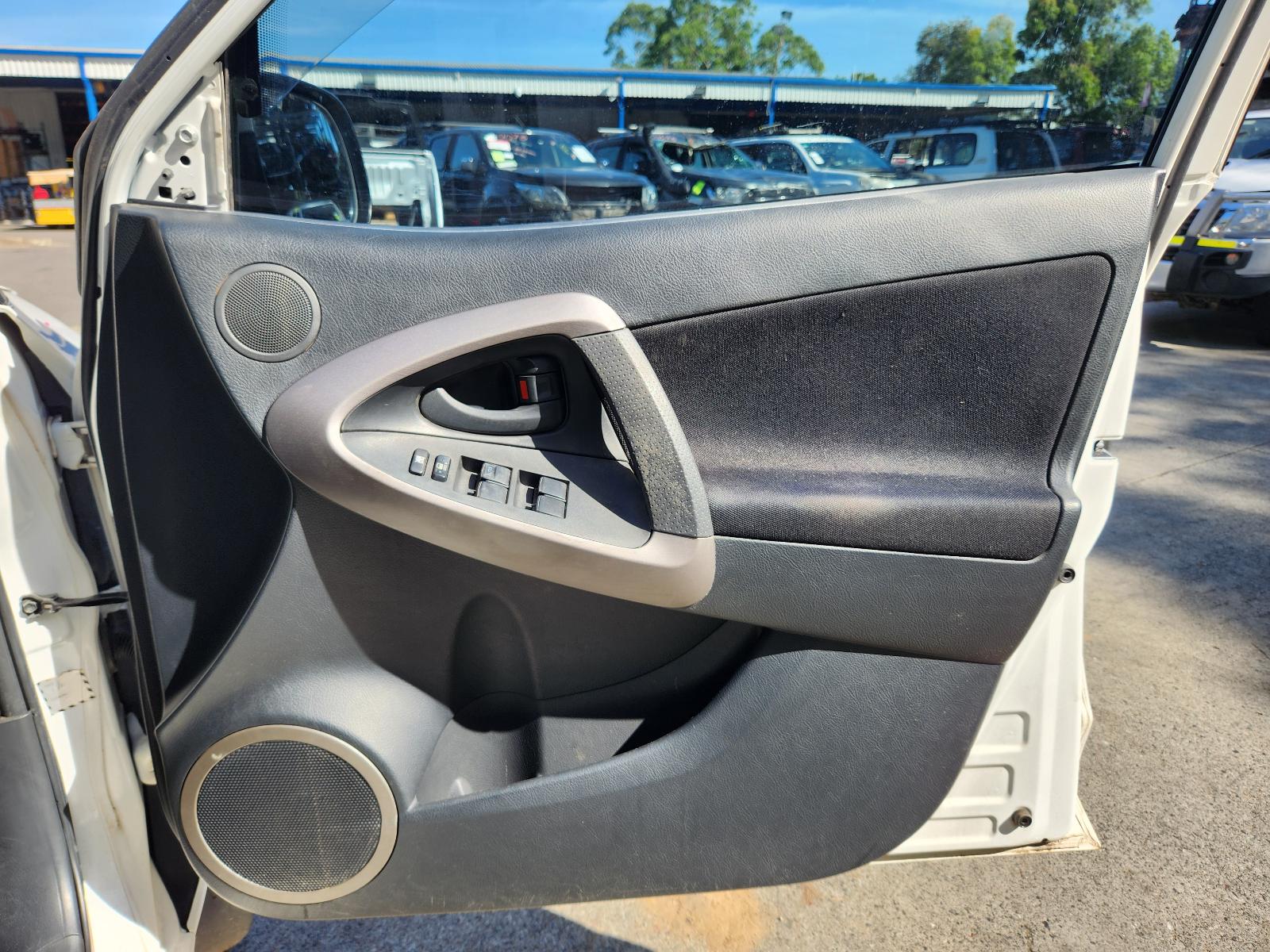 View Toyota Rav4 2006 4 Door Station Wagon