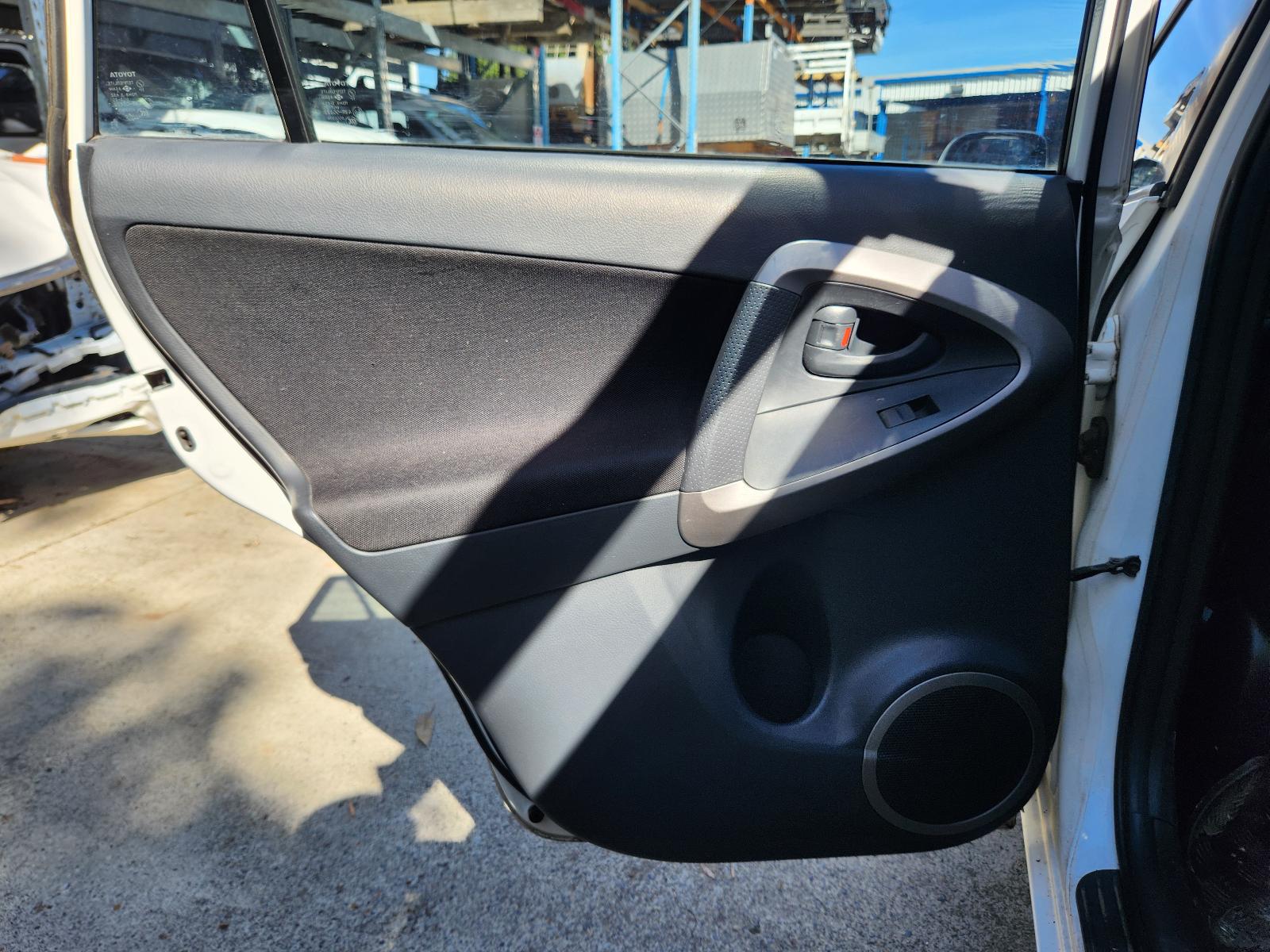 View Toyota Rav4 2006 4 Door Station Wagon