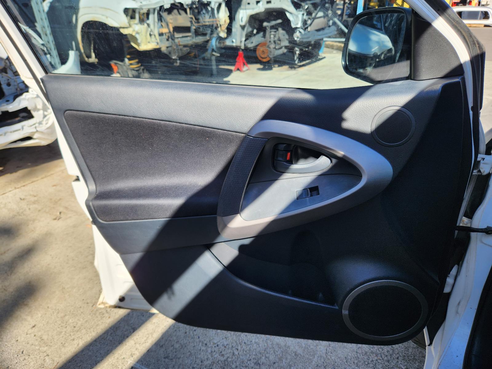 View Toyota Rav4 2006 4 Door Station Wagon