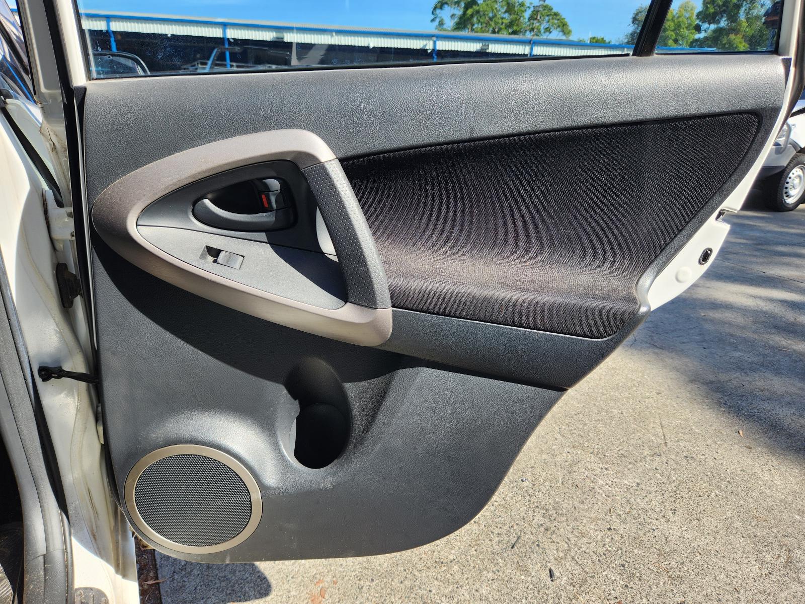 View Toyota Rav4 2006 4 Door Station Wagon