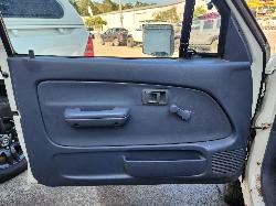 View Toyota Hilux 2001 2 Door Pickup