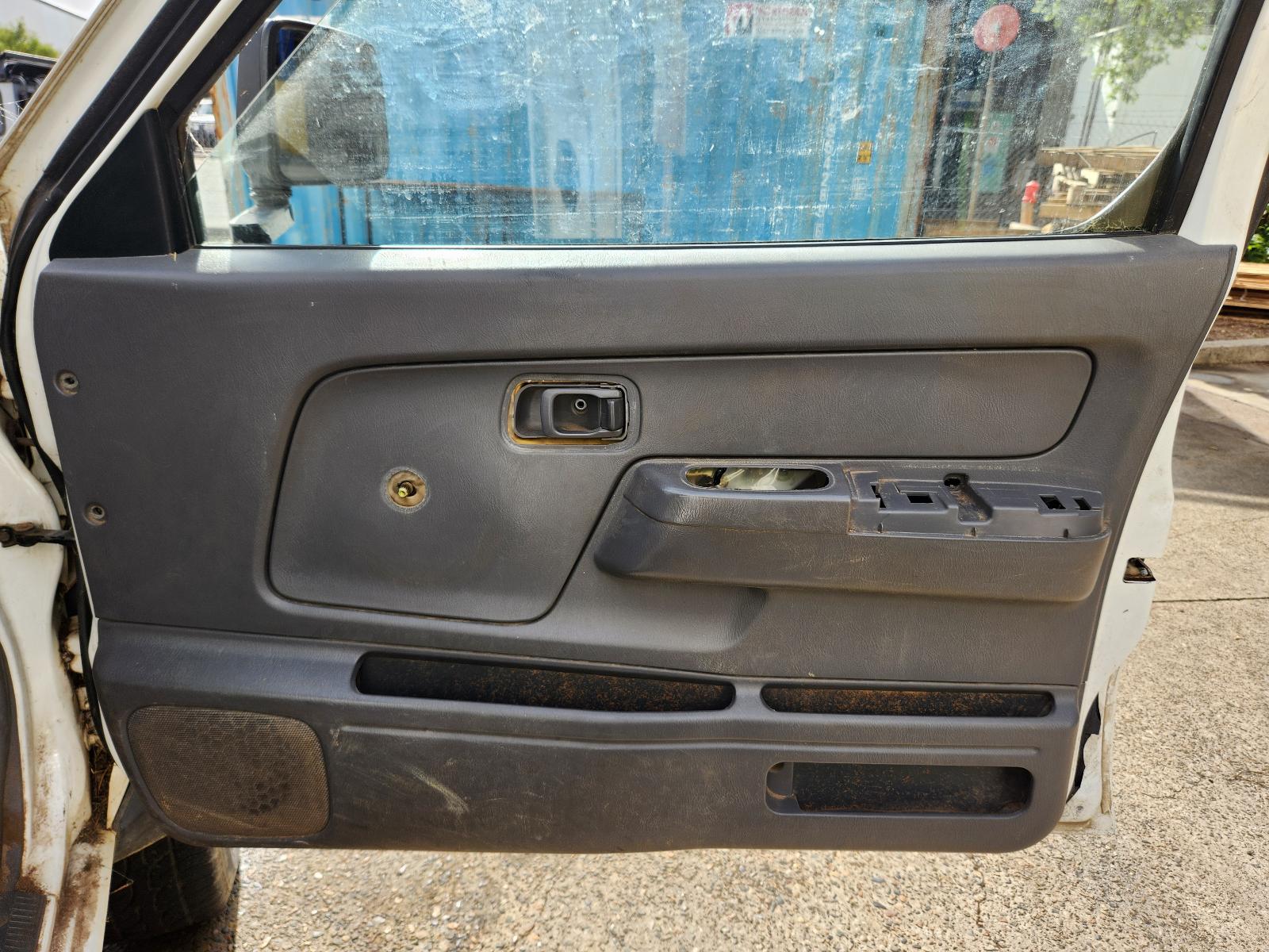 View Nissan Navara 2002 2 Door Pickup