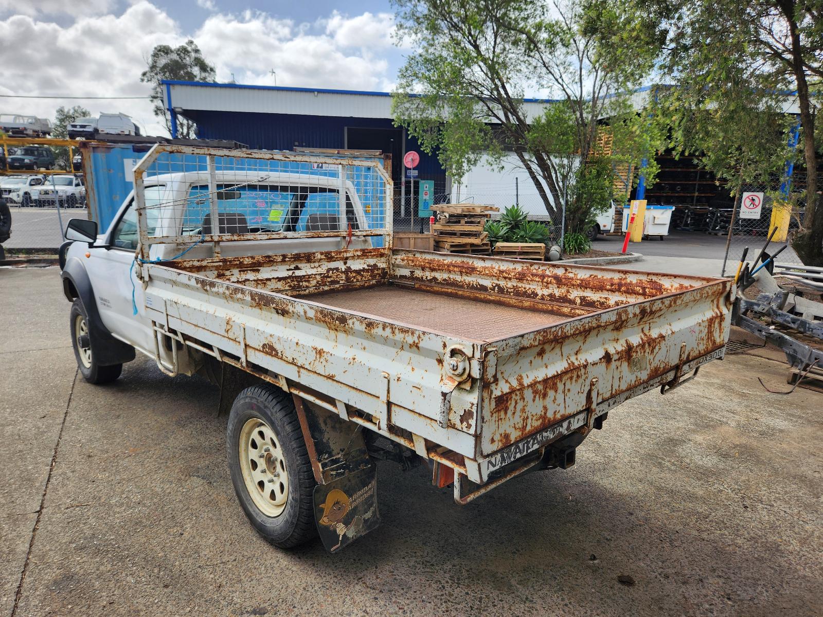 View Nissan Navara 2002 2 Door Pickup