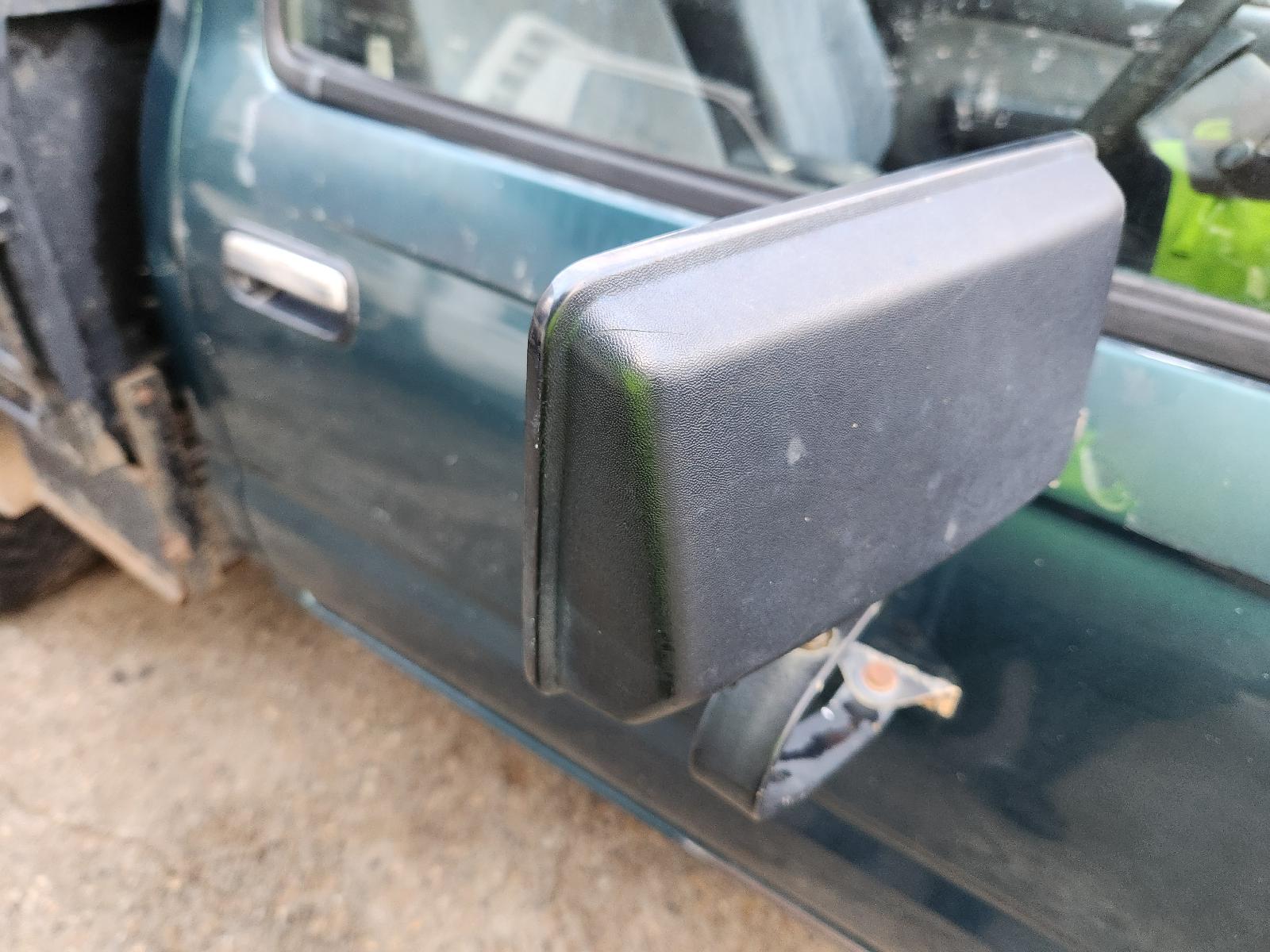 View Toyota Hilux 2000 2 Door Pickup