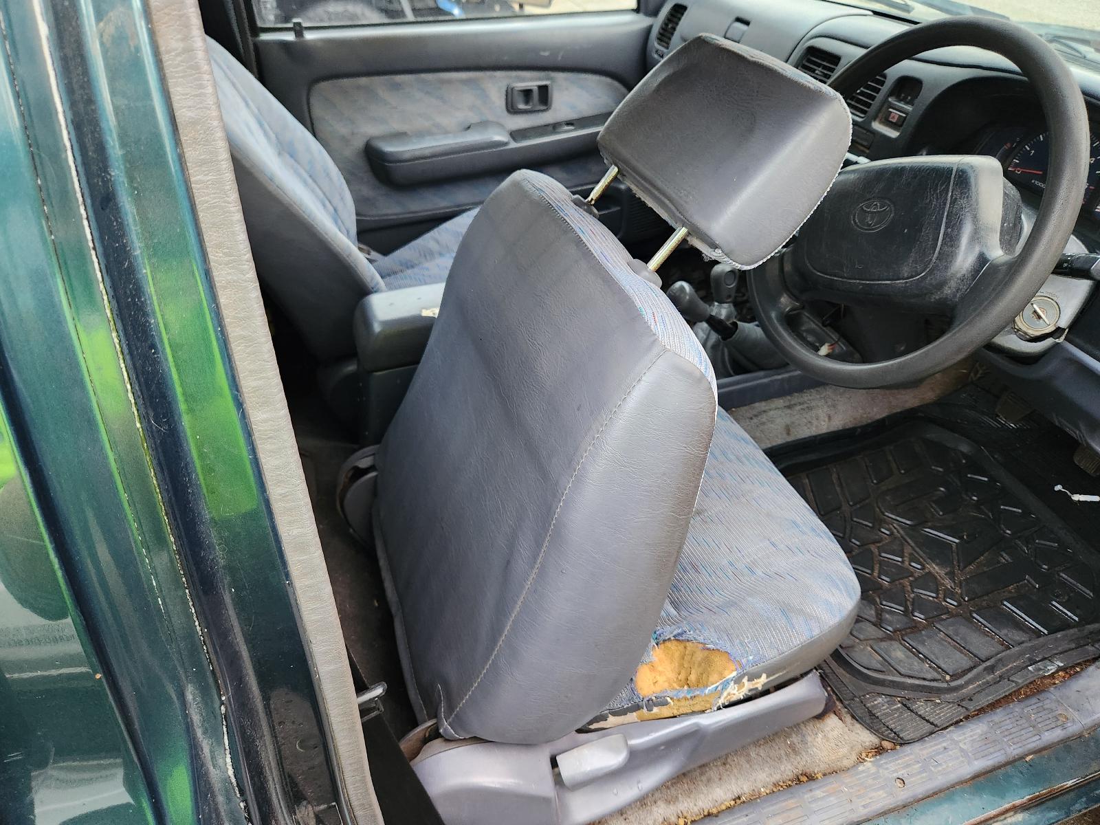 View Toyota Hilux 2000 2 Door Pickup