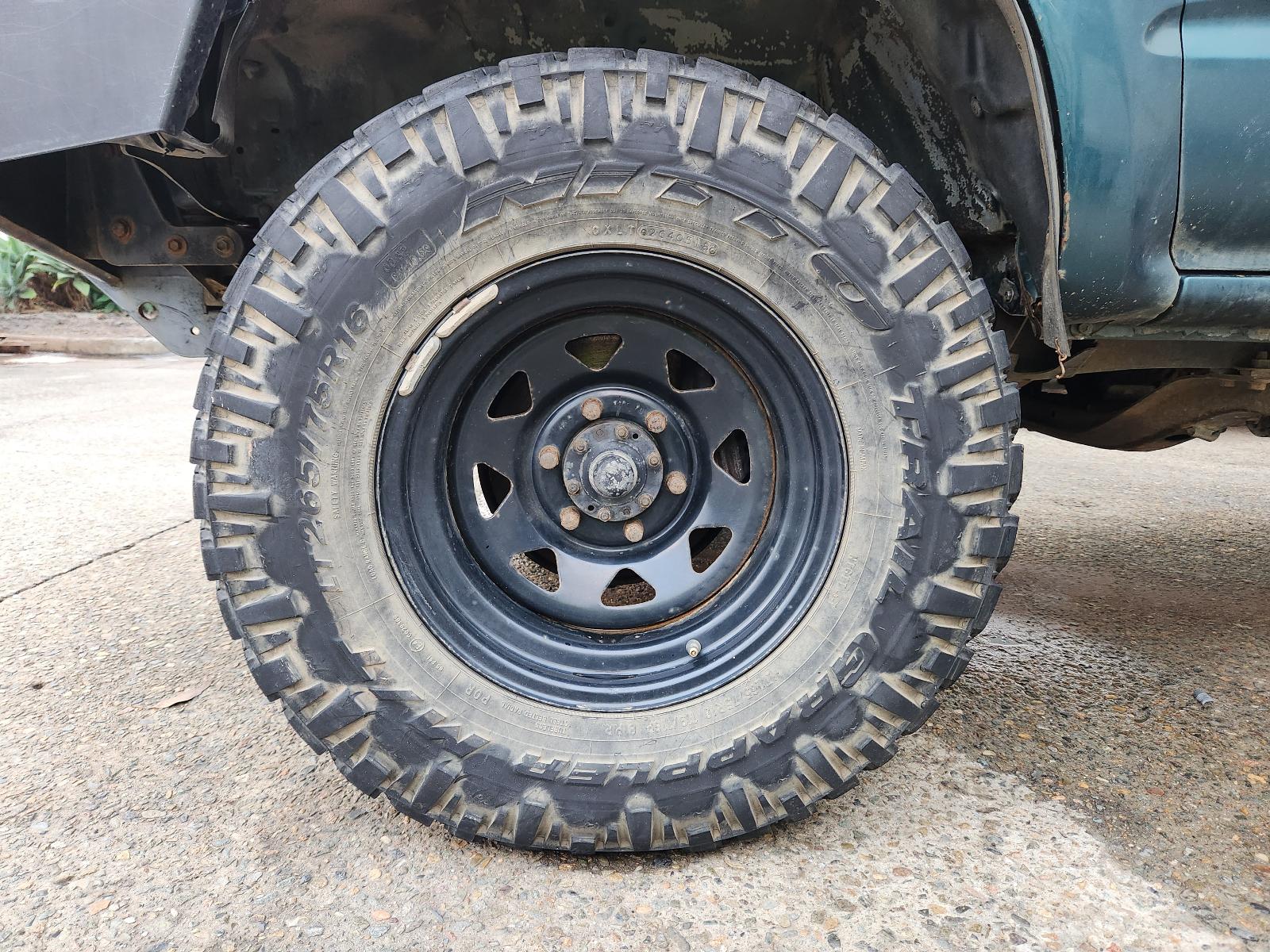 View Toyota Hilux 2000 2 Door Pickup