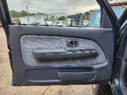View Toyota Hilux 2000 2 Door Pickup