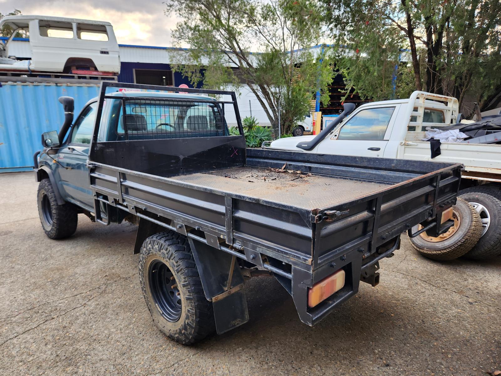 View Toyota Hilux 2000 2 Door Pickup