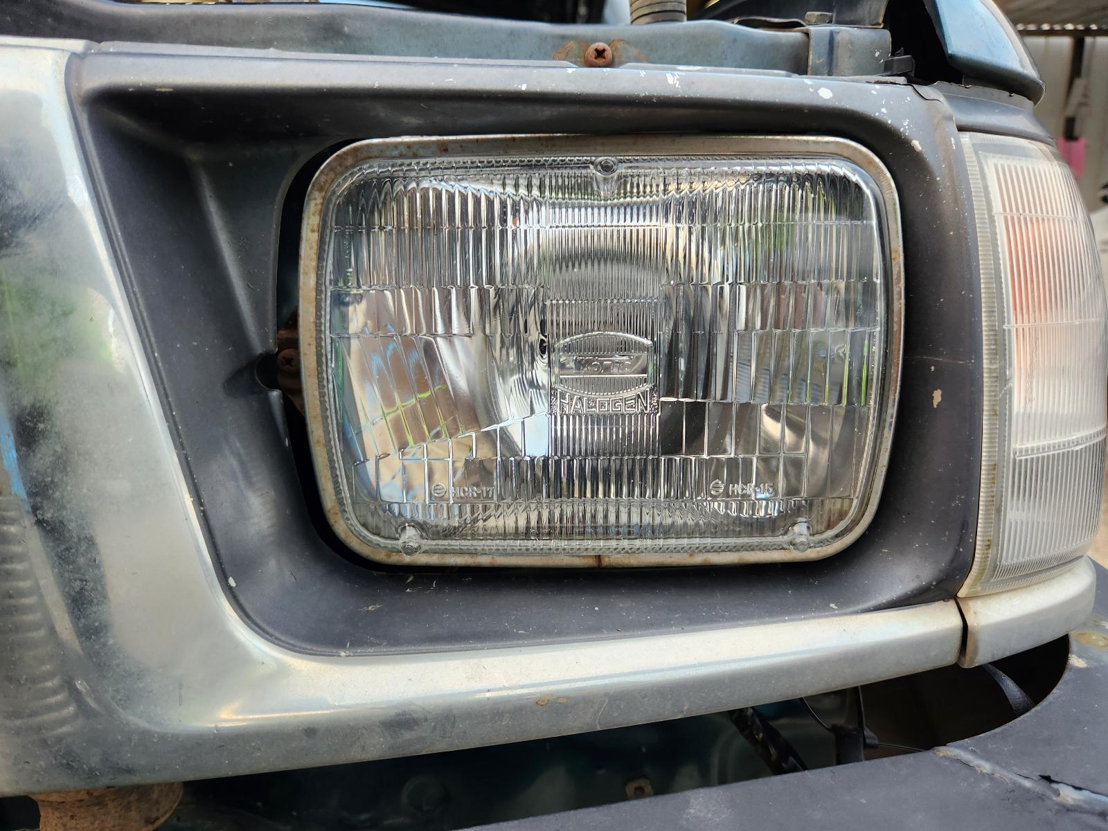 View Toyota Hilux 2000 2 Door Pickup