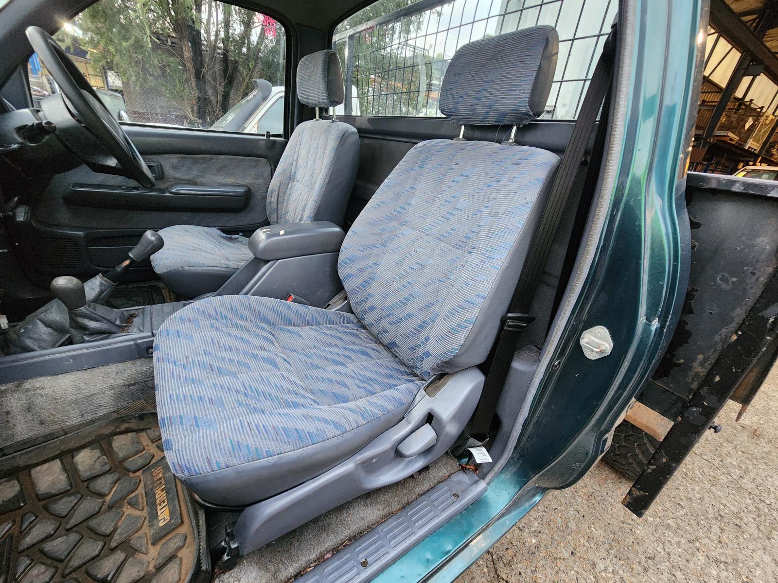 View Toyota Hilux 2000 2 Door Pickup