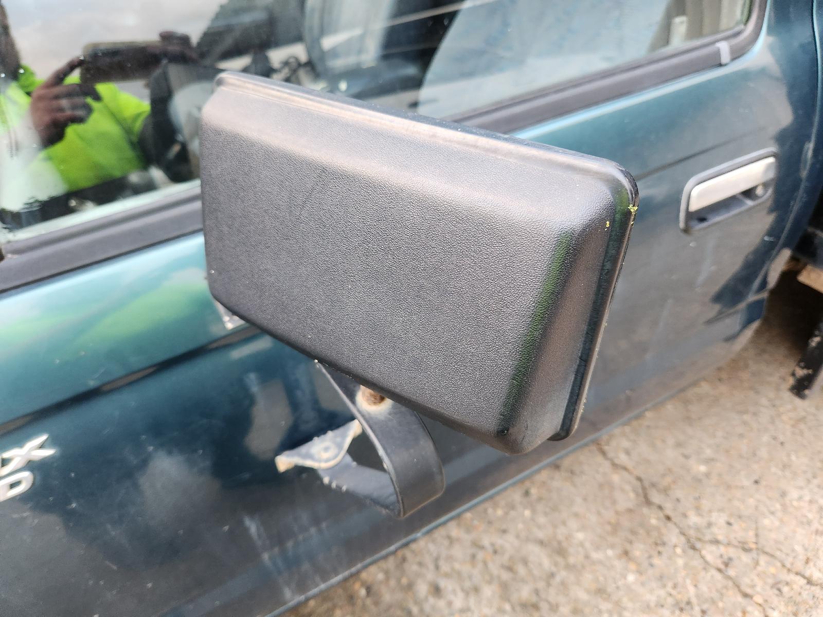 View Toyota Hilux 2000 2 Door Pickup