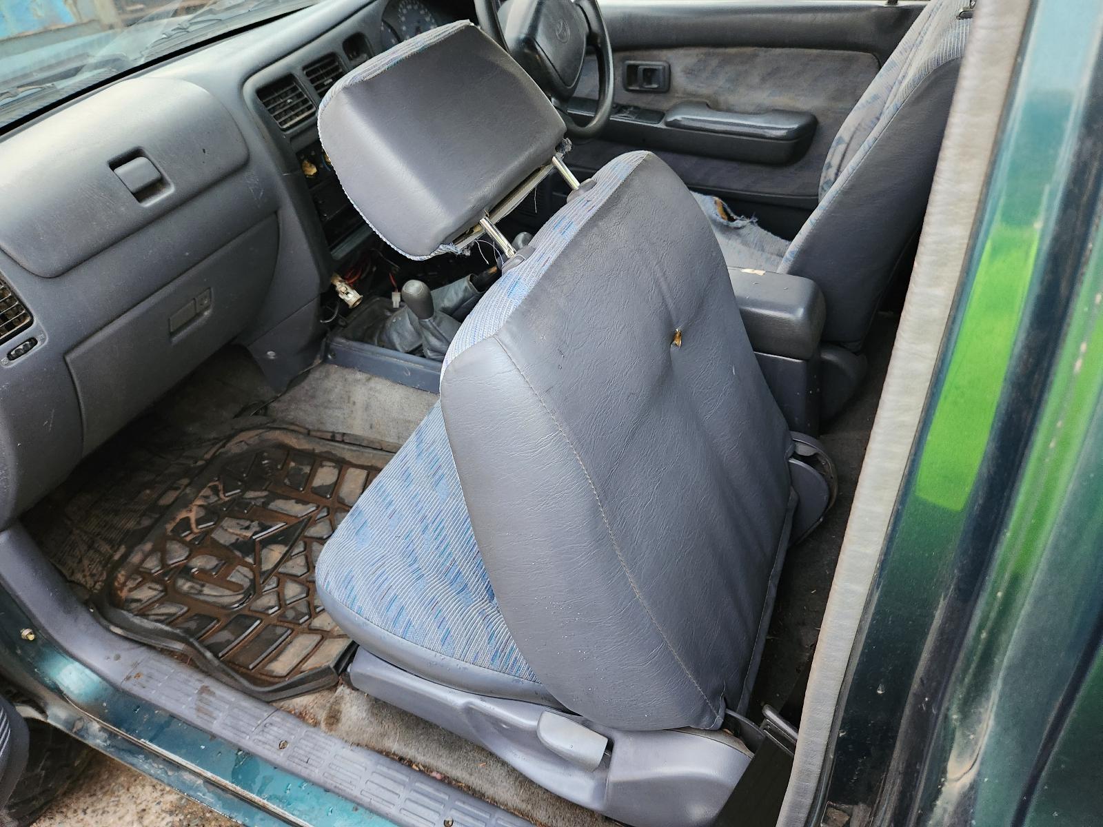 View Toyota Hilux 2000 2 Door Pickup