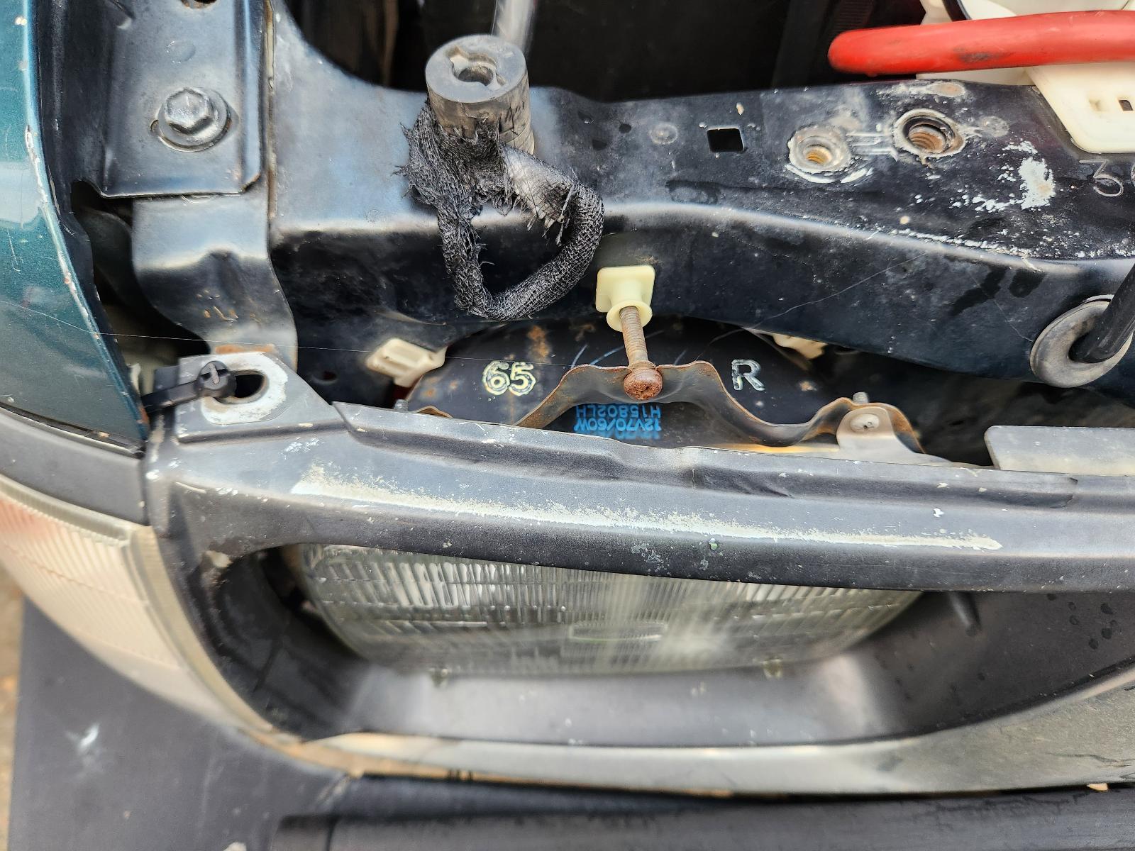 View Toyota Hilux 2000 2 Door Pickup