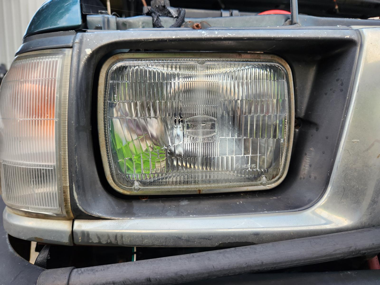 View Toyota Hilux 2000 2 Door Pickup