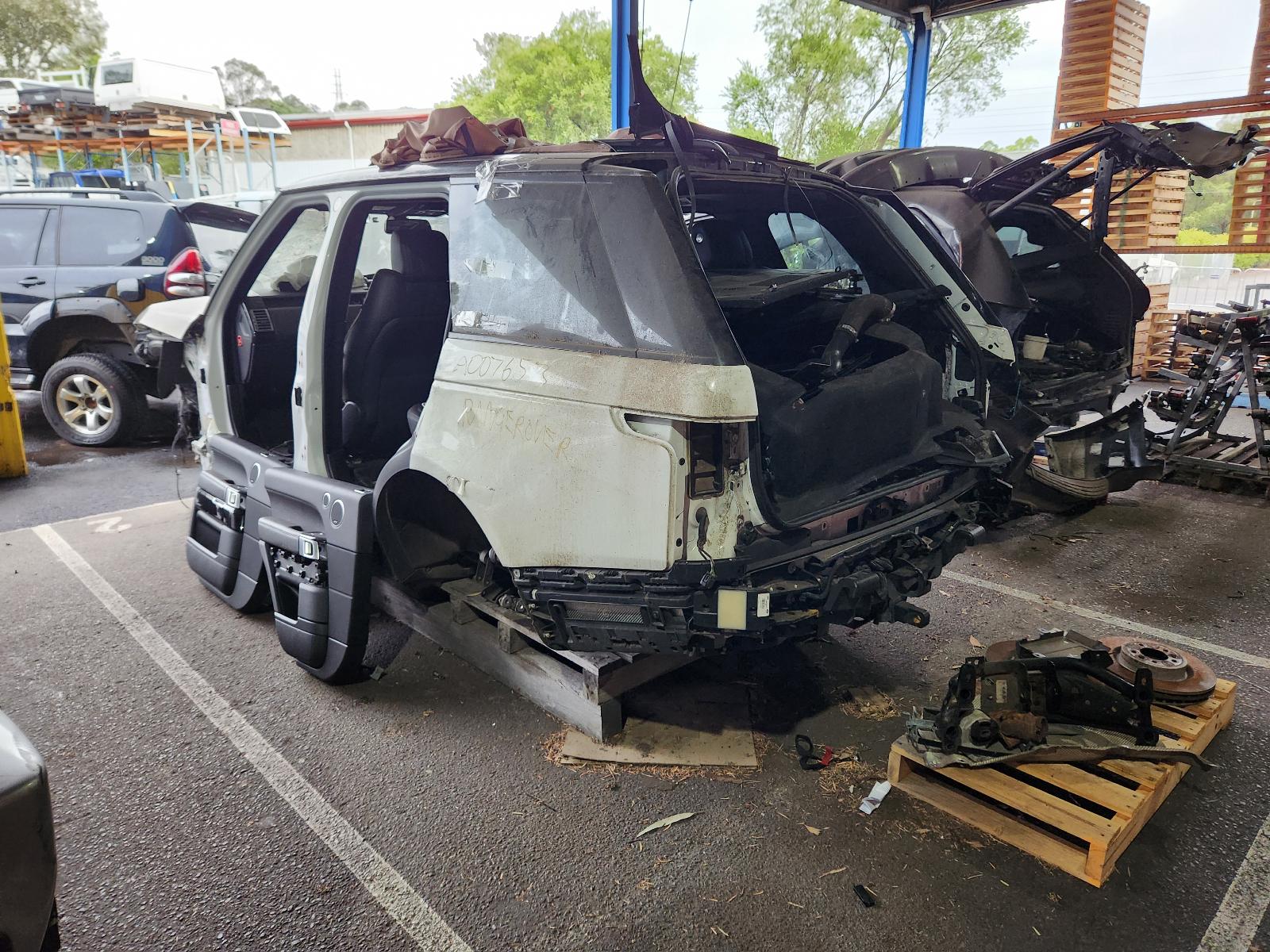 View Land Rover Rangerover 2016 4 Door Station Wagon