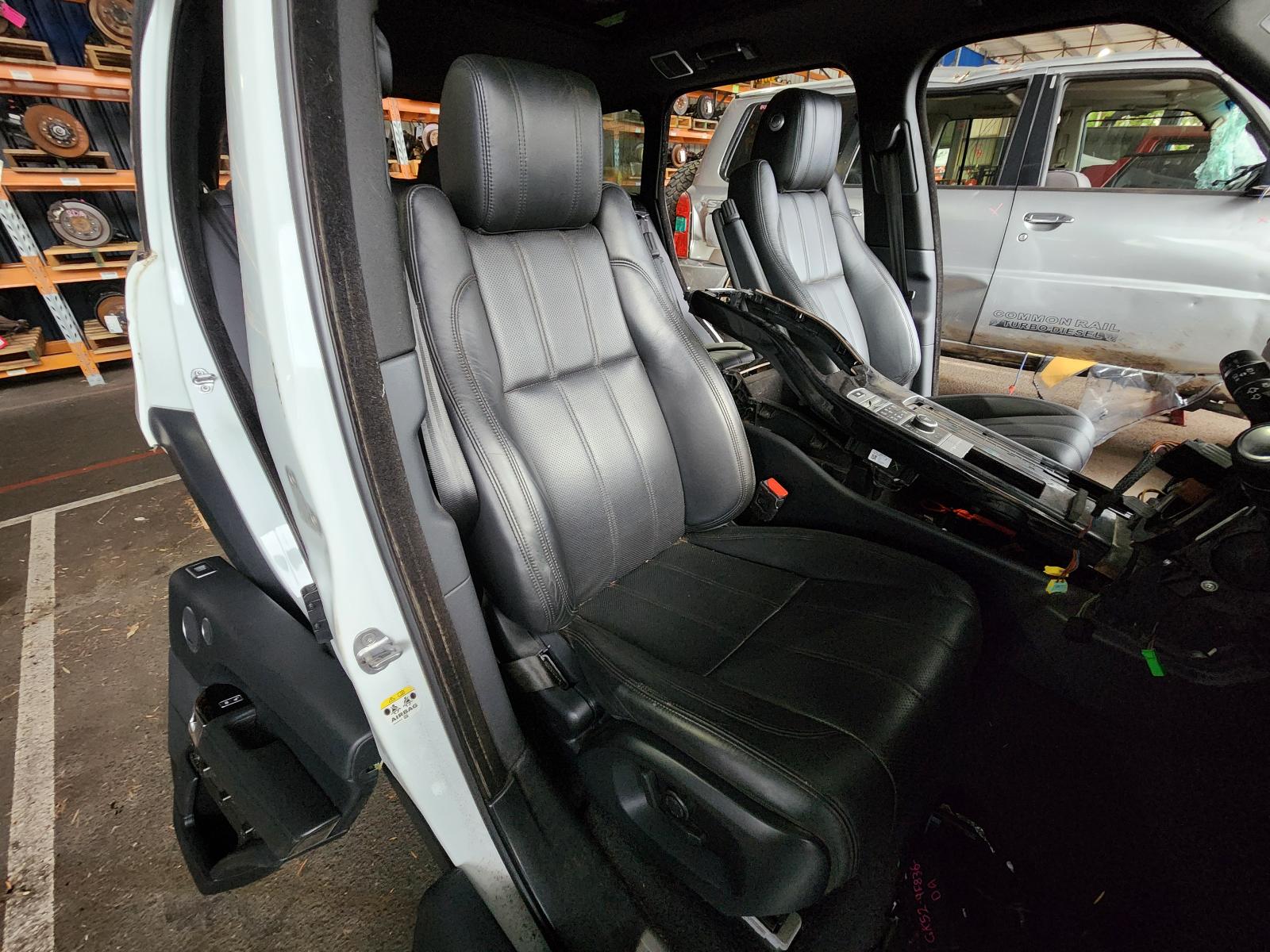 View Land Rover Rangerover 2016 4 Door Station Wagon