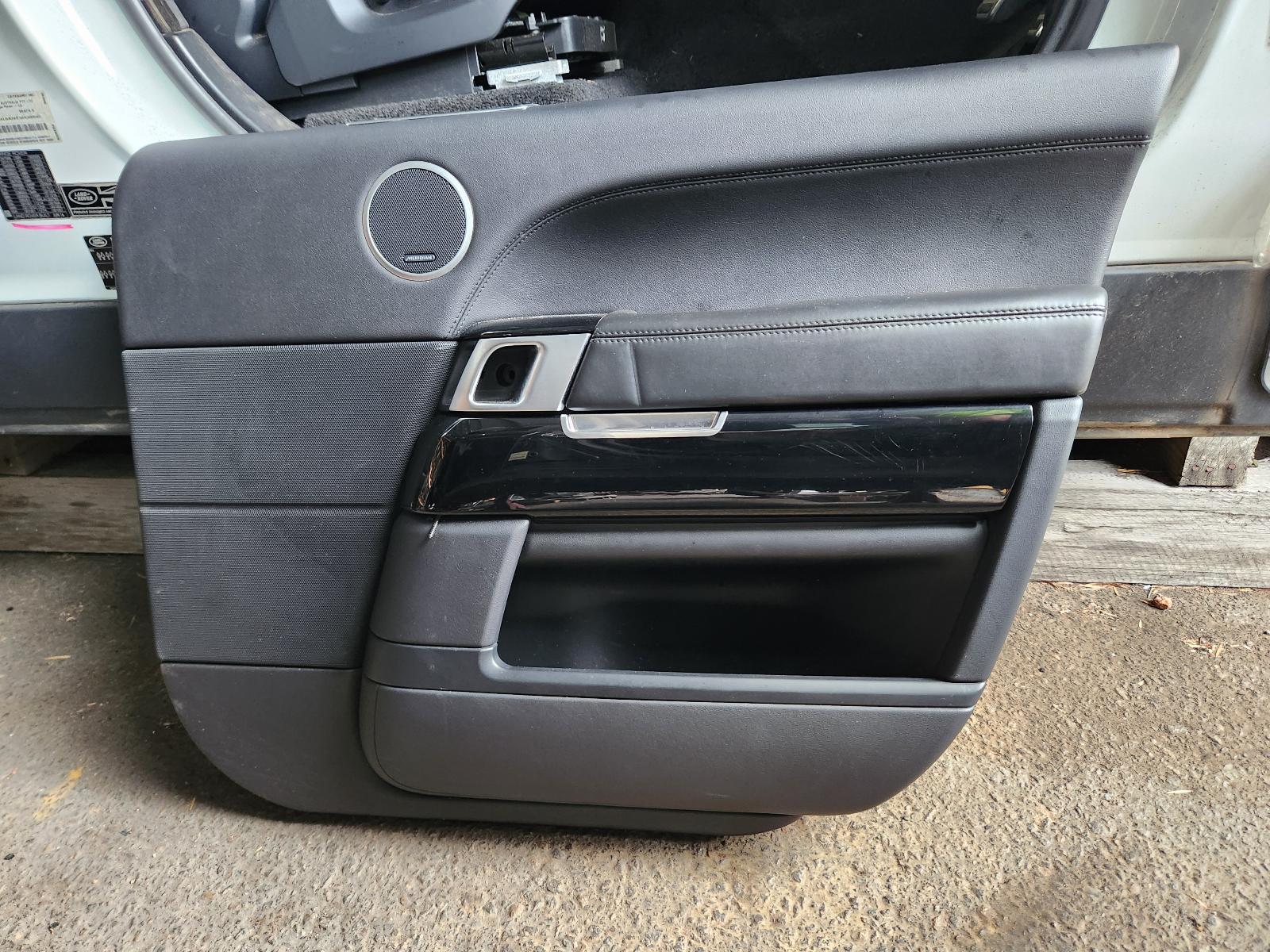 View Land Rover Rangerover 2016 4 Door Station Wagon