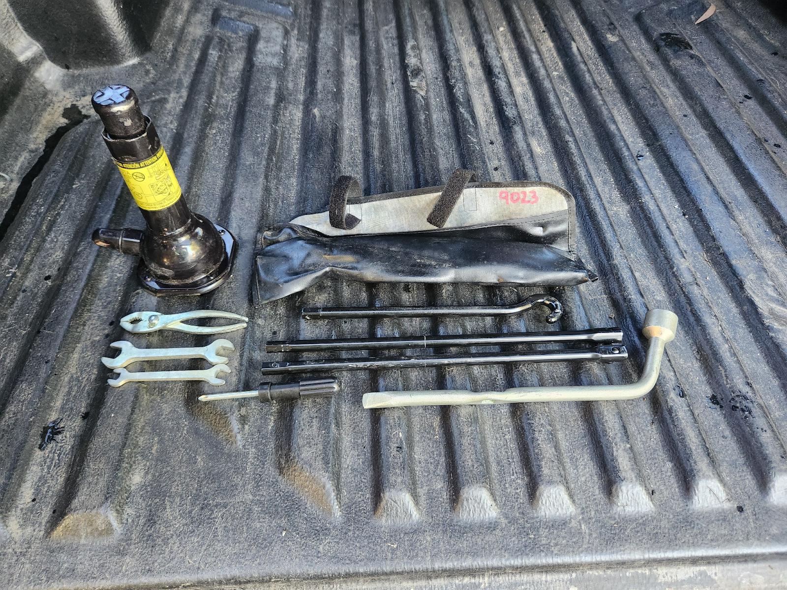 Toyota Hilux 2013 4 Door Utility View Toyota Hilux 2013 4 Door Utility