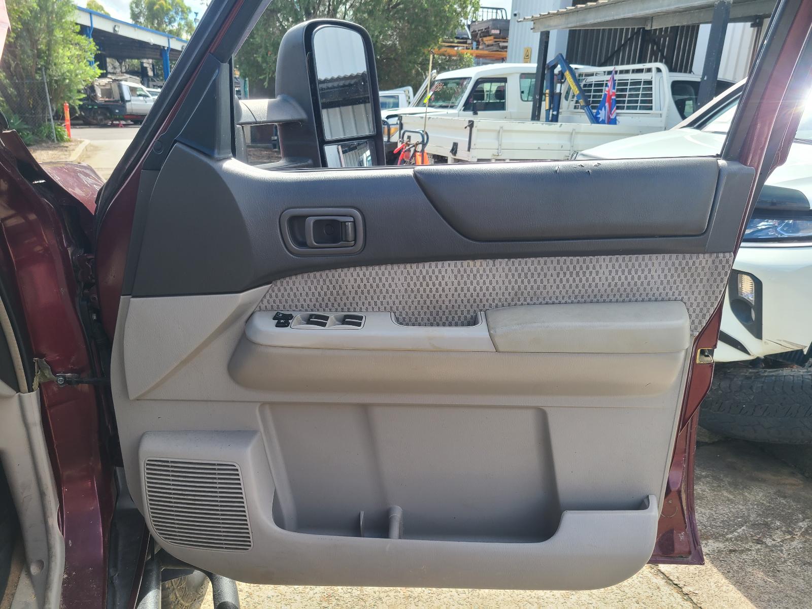 View Nissan Patrol 2003 4 Door Station Wagon