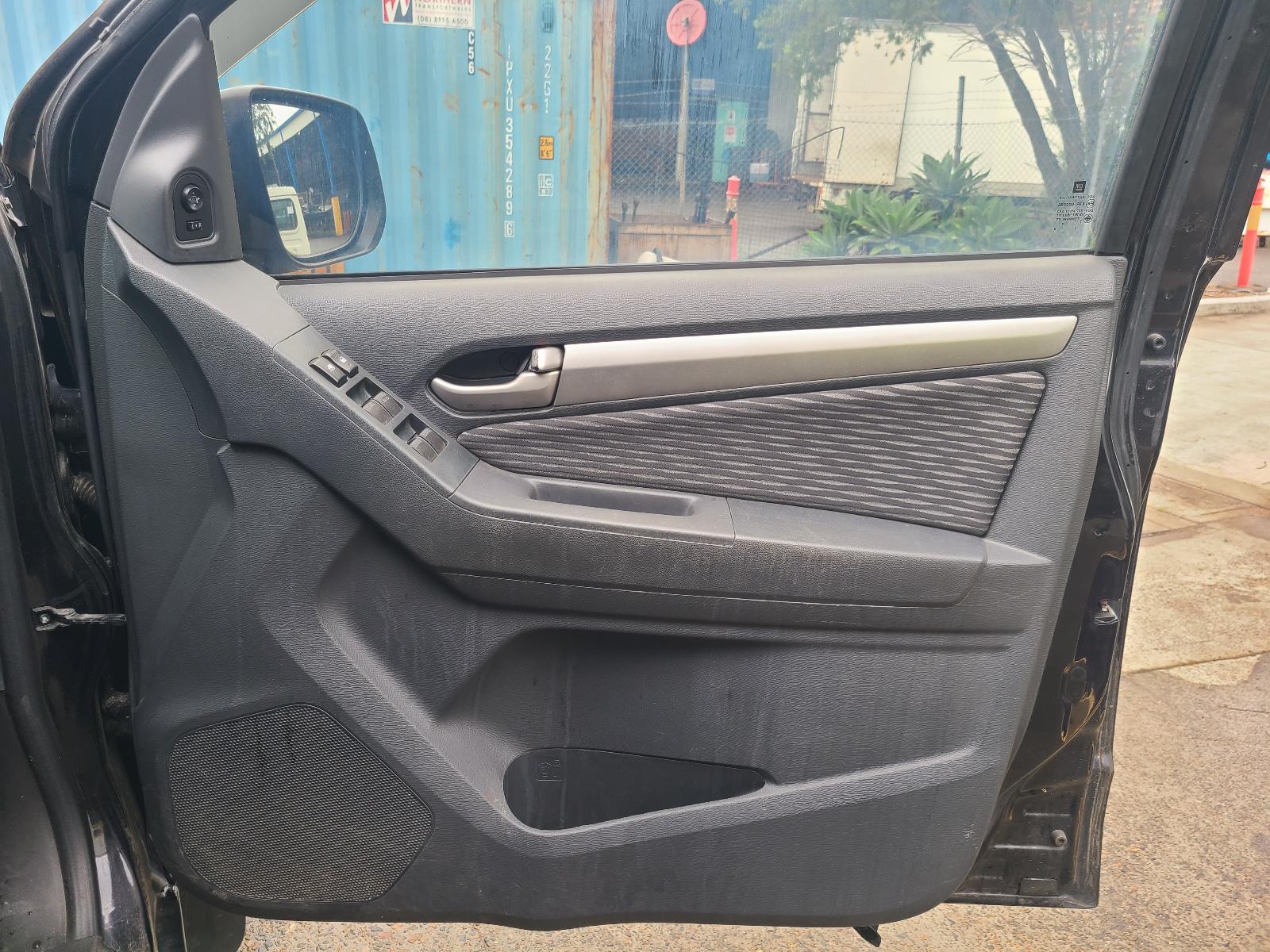 View Holden Colorado 2015 4 Door Utility