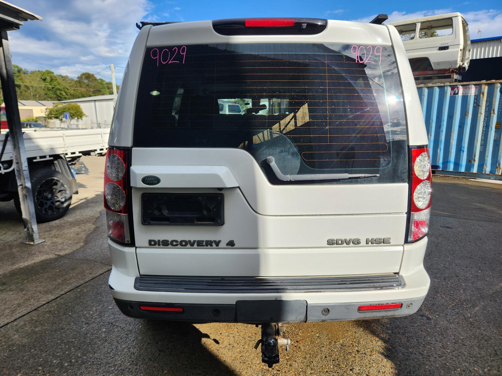 View Land Rover Discovery 2012  