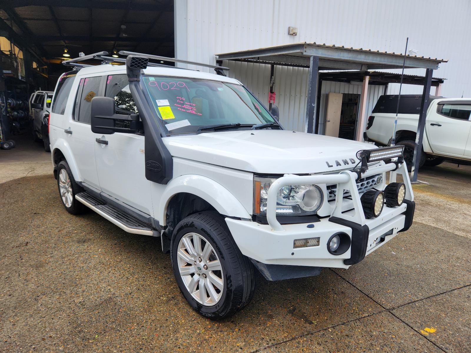 View Land Rover Discovery 2012  