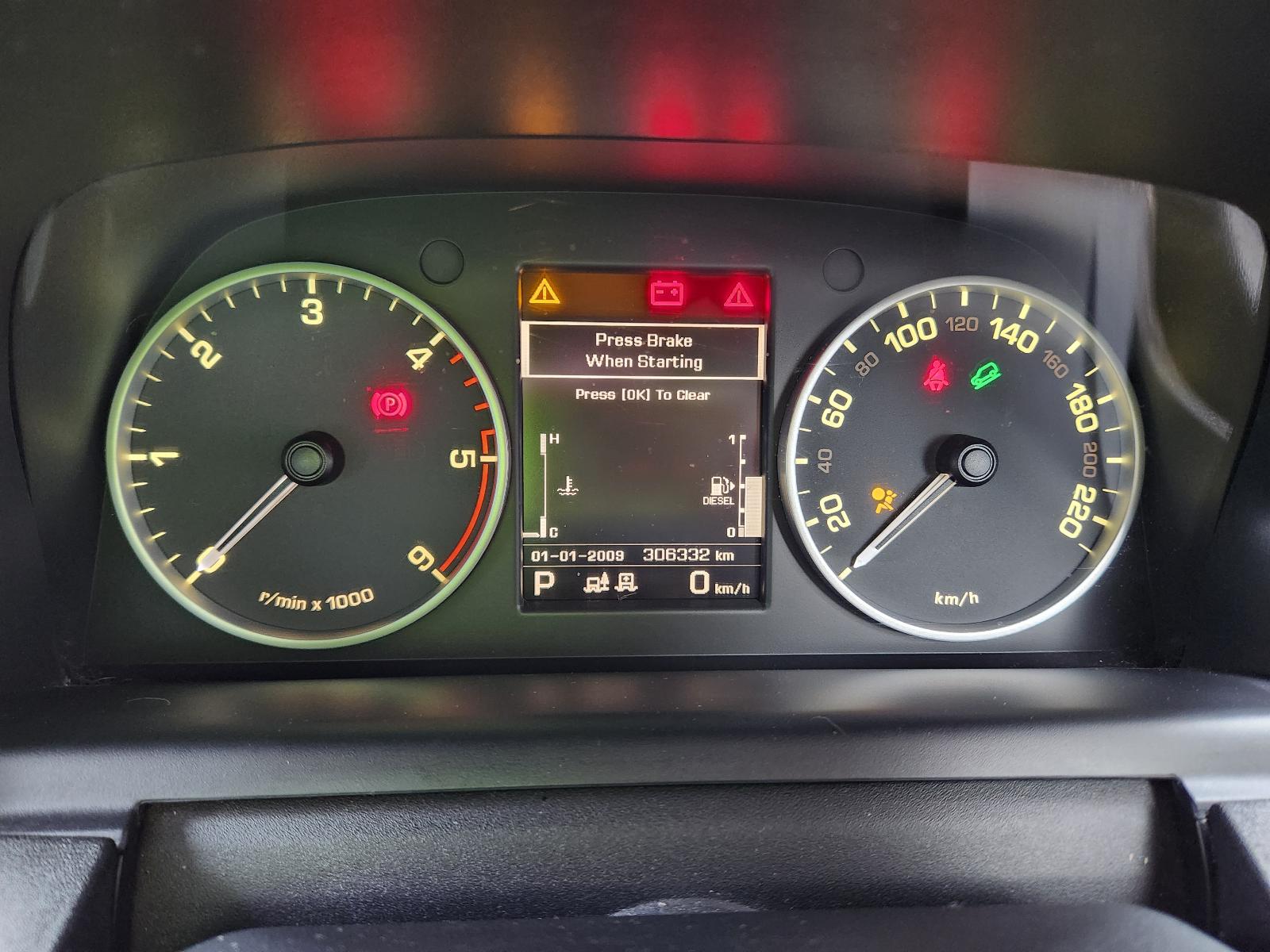 View Land Rover Discovery 2012  